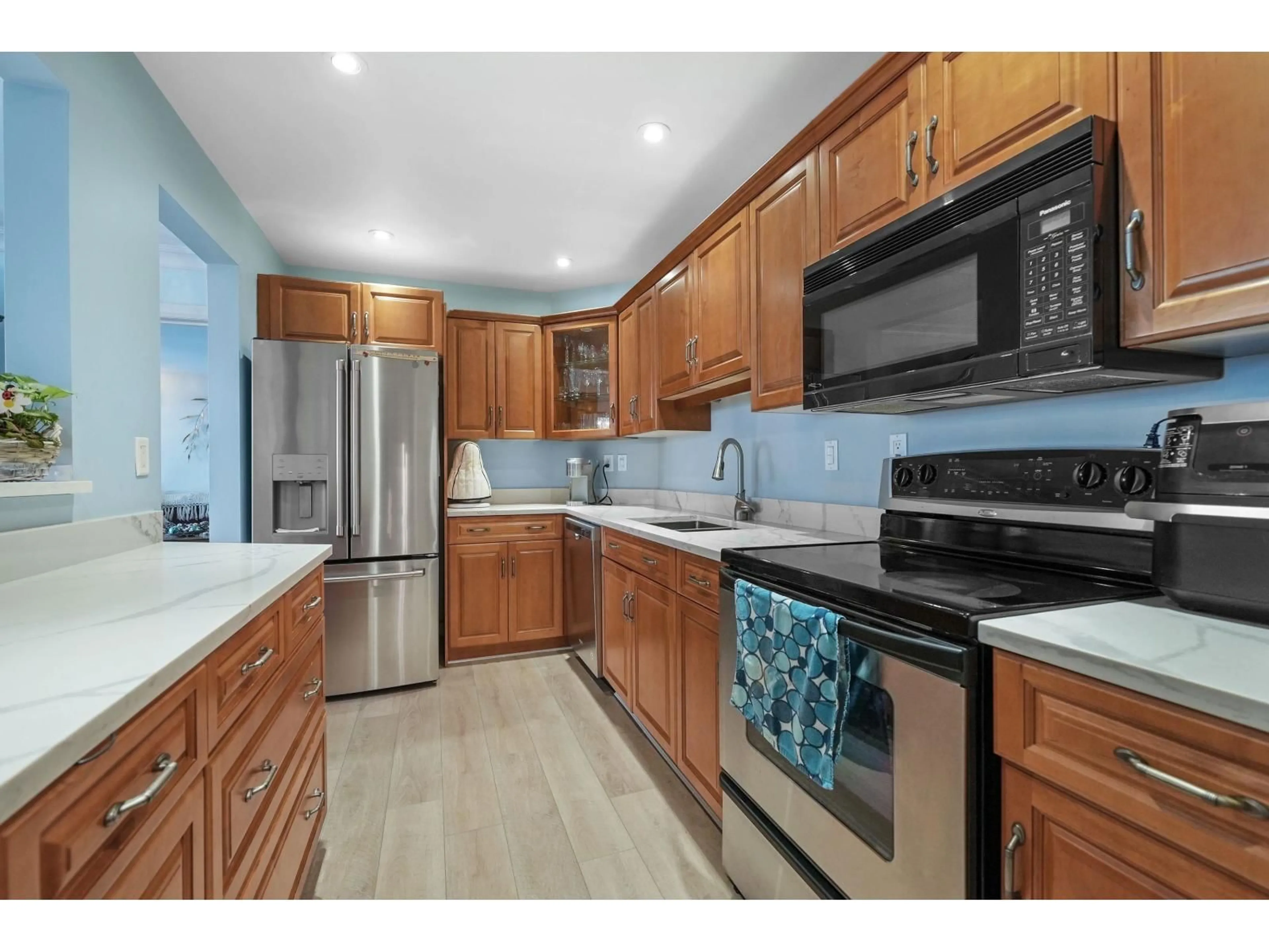 Standard kitchen, unknown for 308 - 1437 FOSTER STREET, White Rock British Columbia V4B3X6