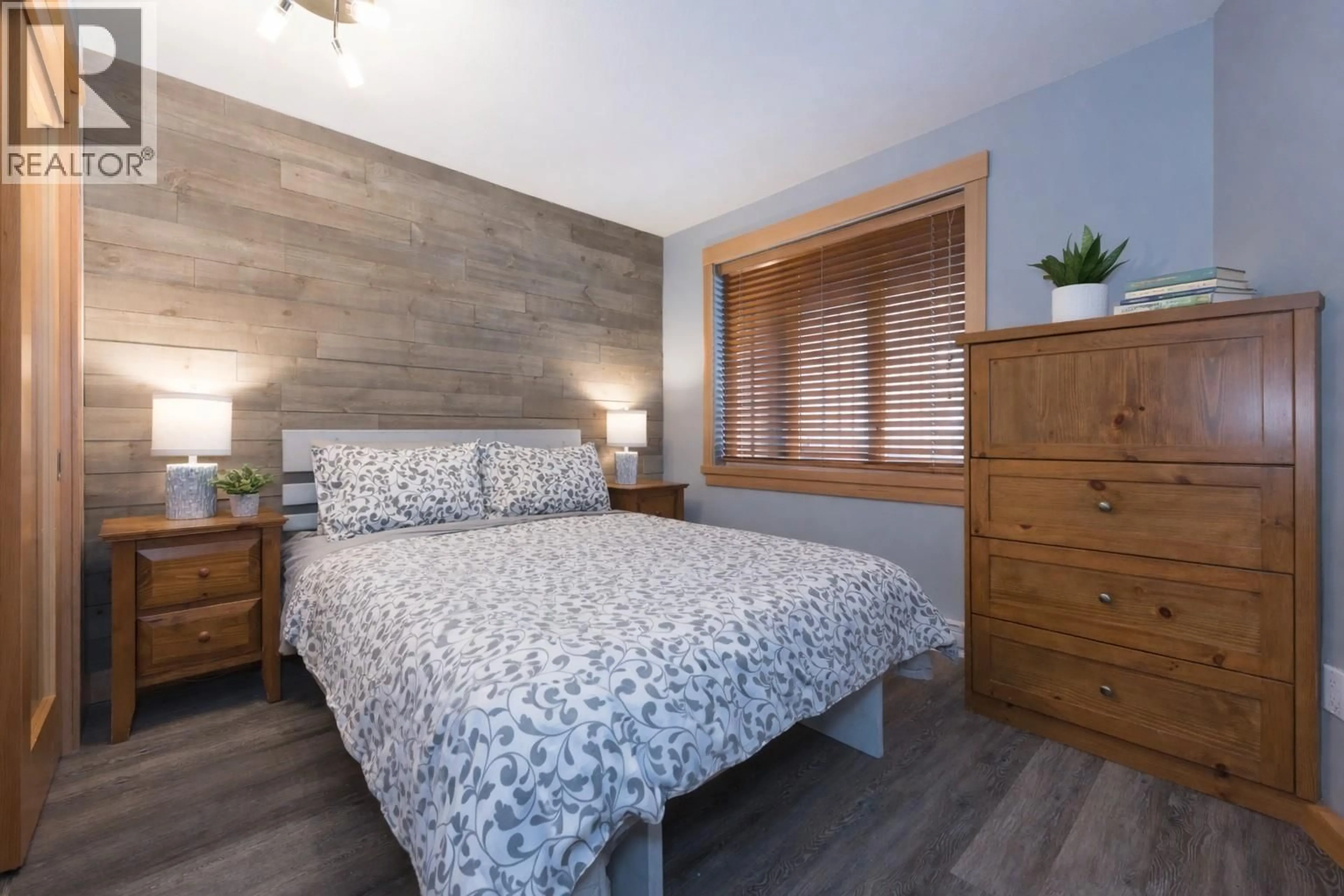 Bedroom with bed, wood/laminate floor for 433 - 4314 MAIN STREET, Whistler British Columbia V8E1A8