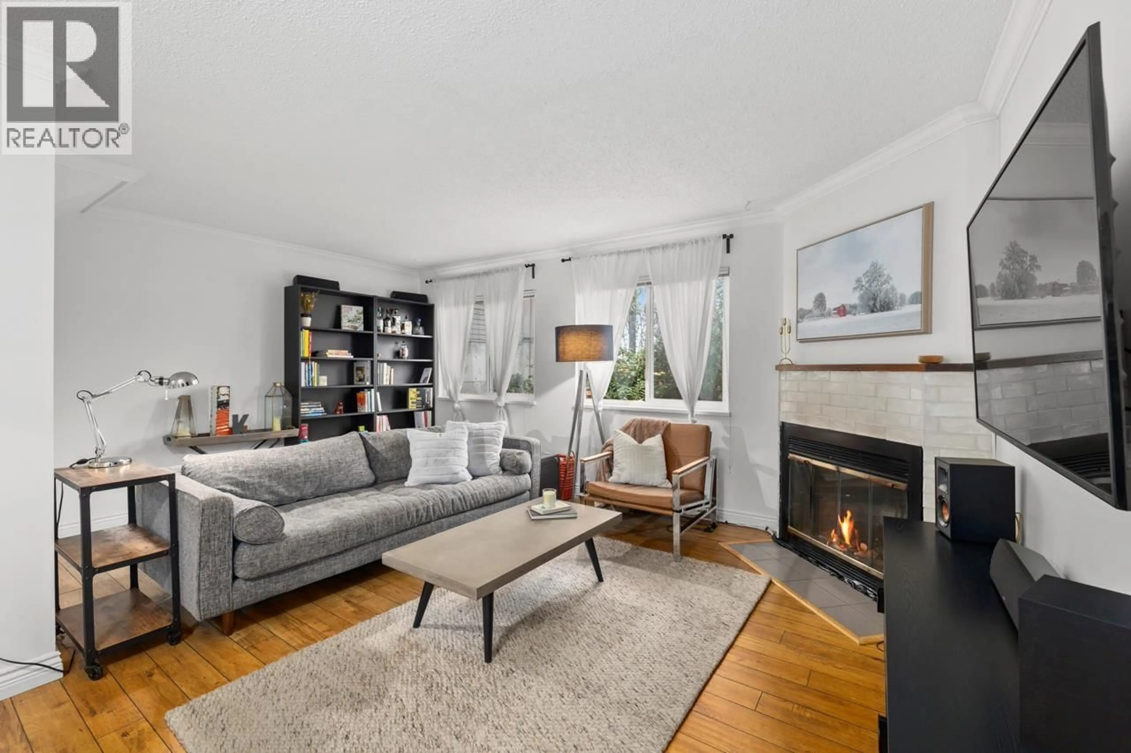 Living room with furniture, unknown for 3066 SMITH AVENUE, Burnaby British Columbia V5G4M6
