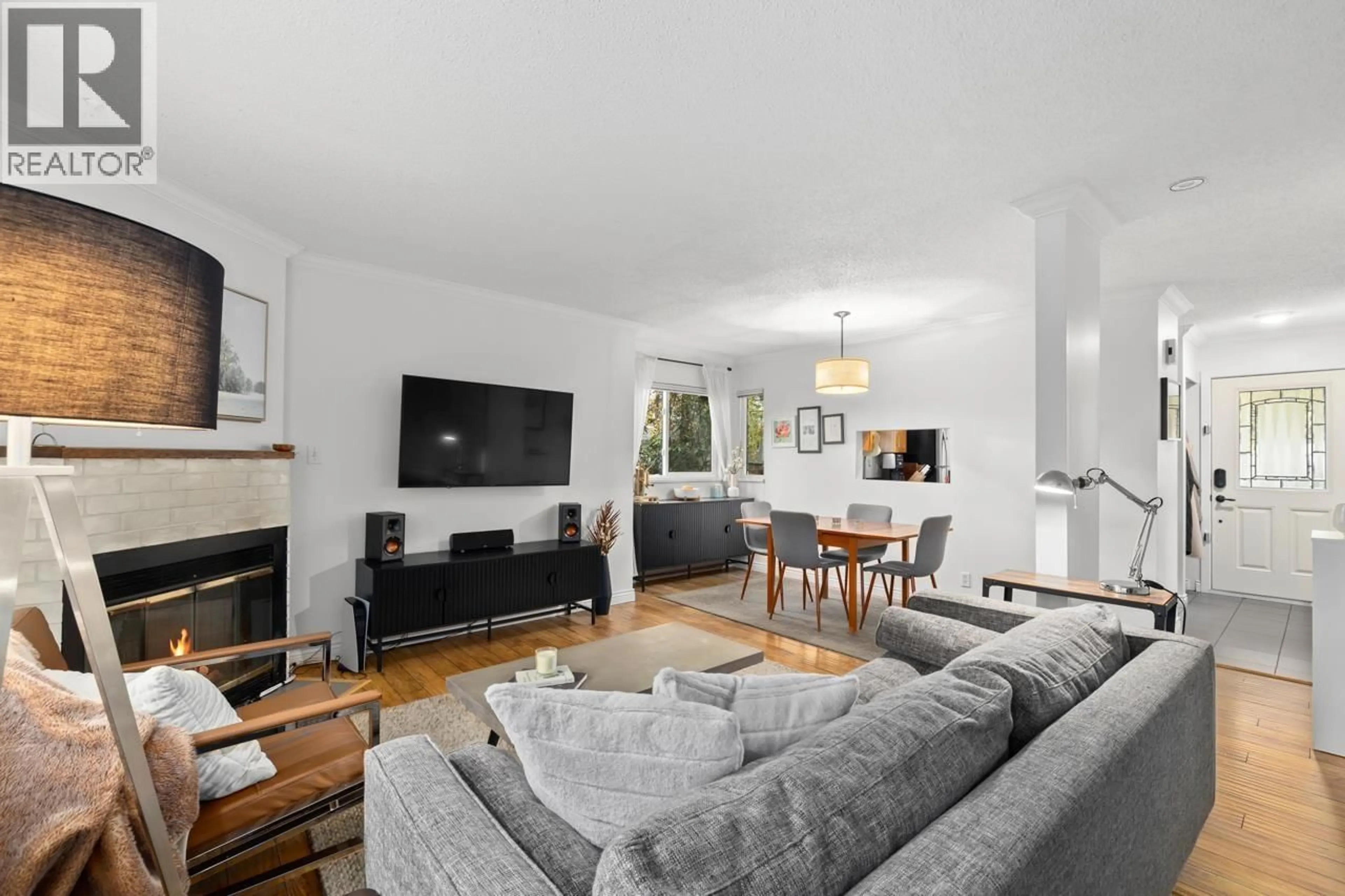 Living room with furniture, unknown for 3066 SMITH AVENUE, Burnaby British Columbia V5G4M6