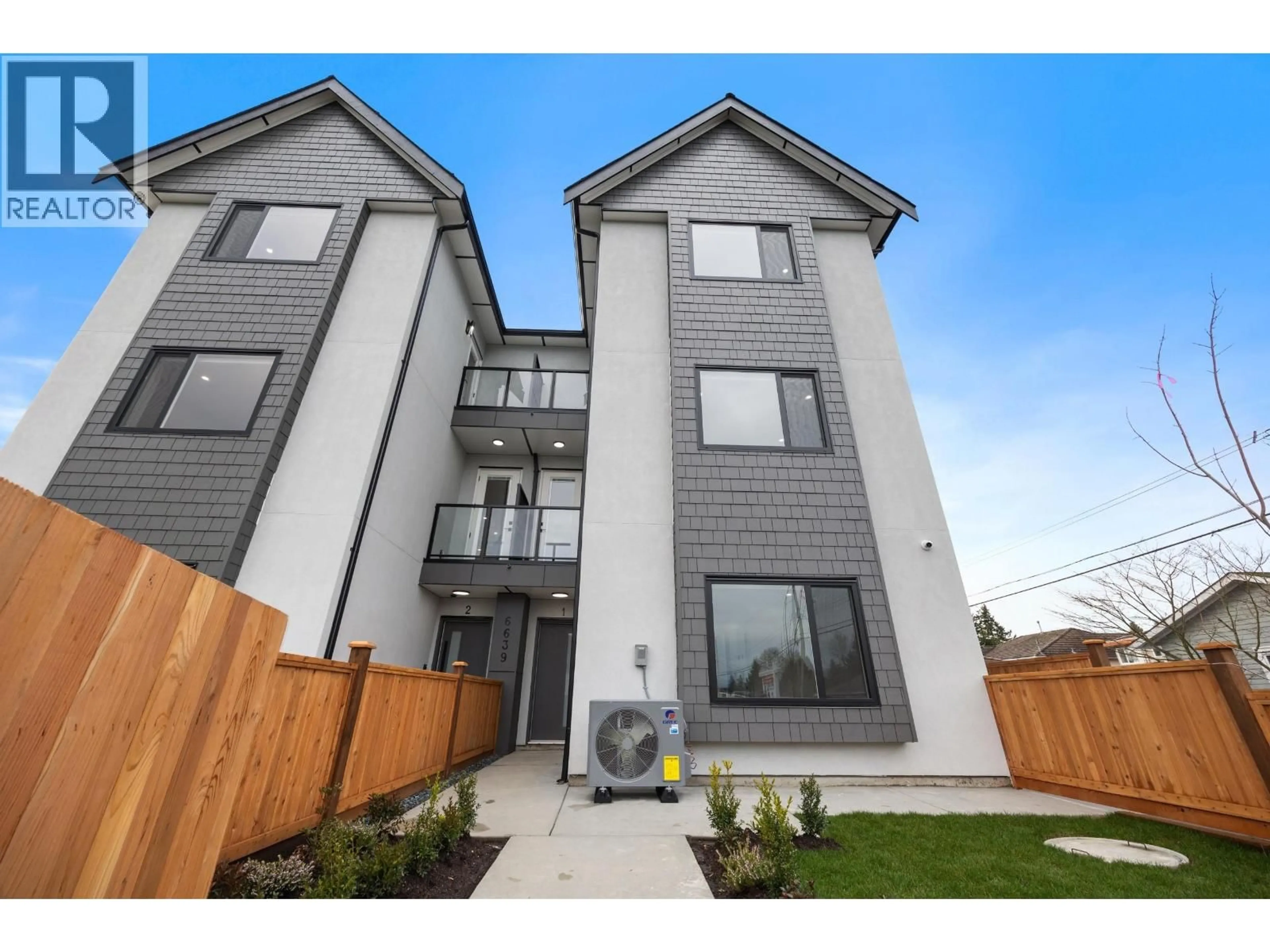 A pic from outside/outdoor area/front of a property/back of a property/a pic from drone, street for 1 - 6639 ACACIA AVENUE, Burnaby British Columbia V5E3J8