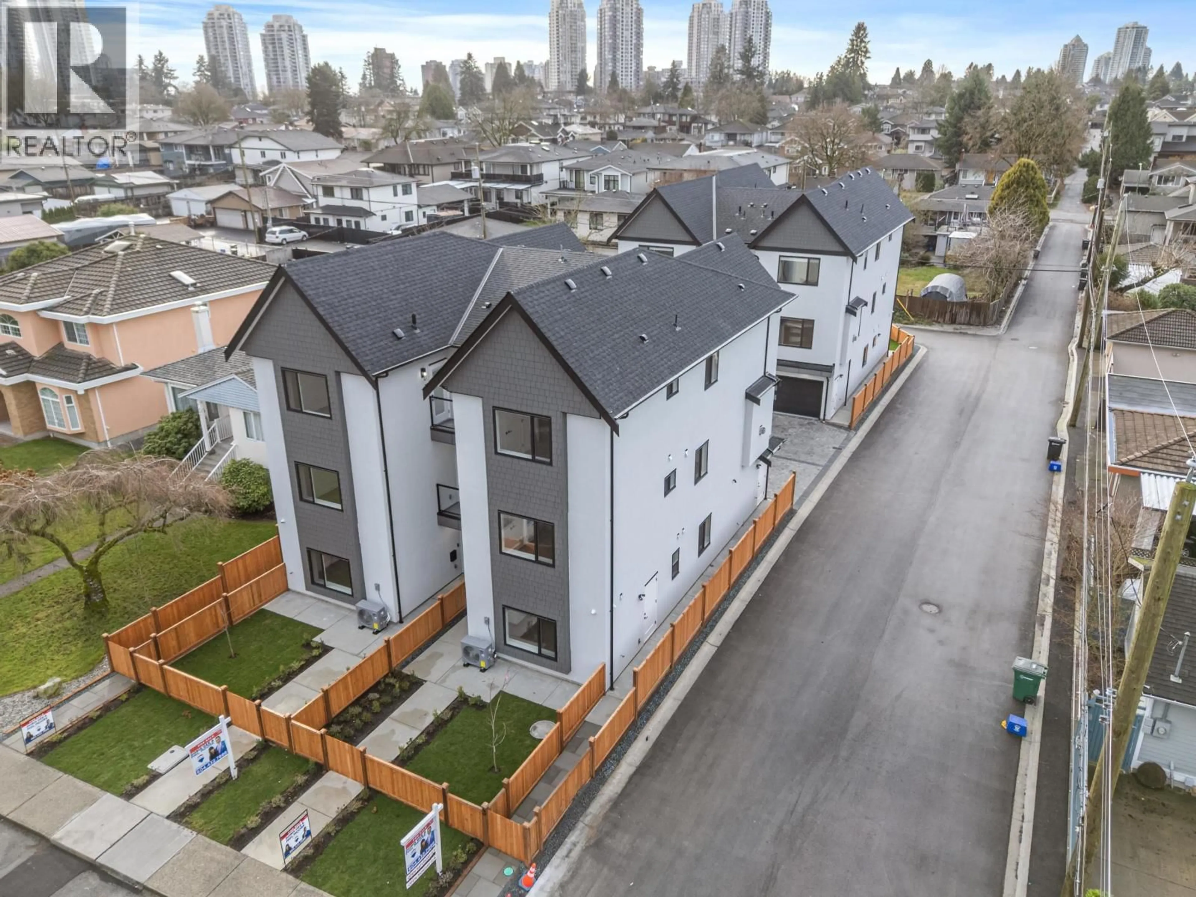 A pic from outside/outdoor area/front of a property/back of a property/a pic from drone, city buildings view from balcony for 1 - 6639 ACACIA AVENUE, Burnaby British Columbia V5E3J8