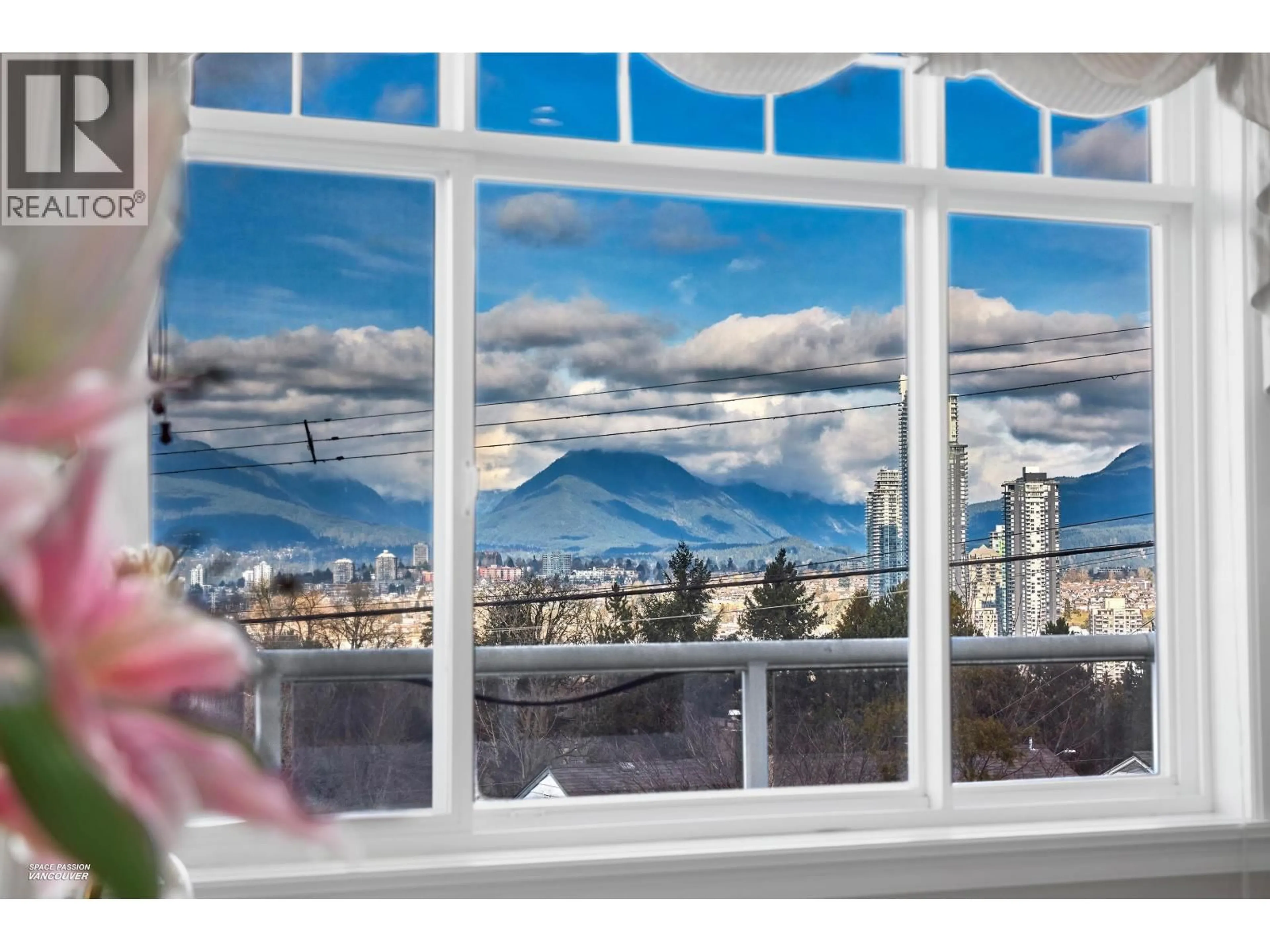 Blurry image for 3939 ELMWOOD STREET, Burnaby British Columbia V5G1R9