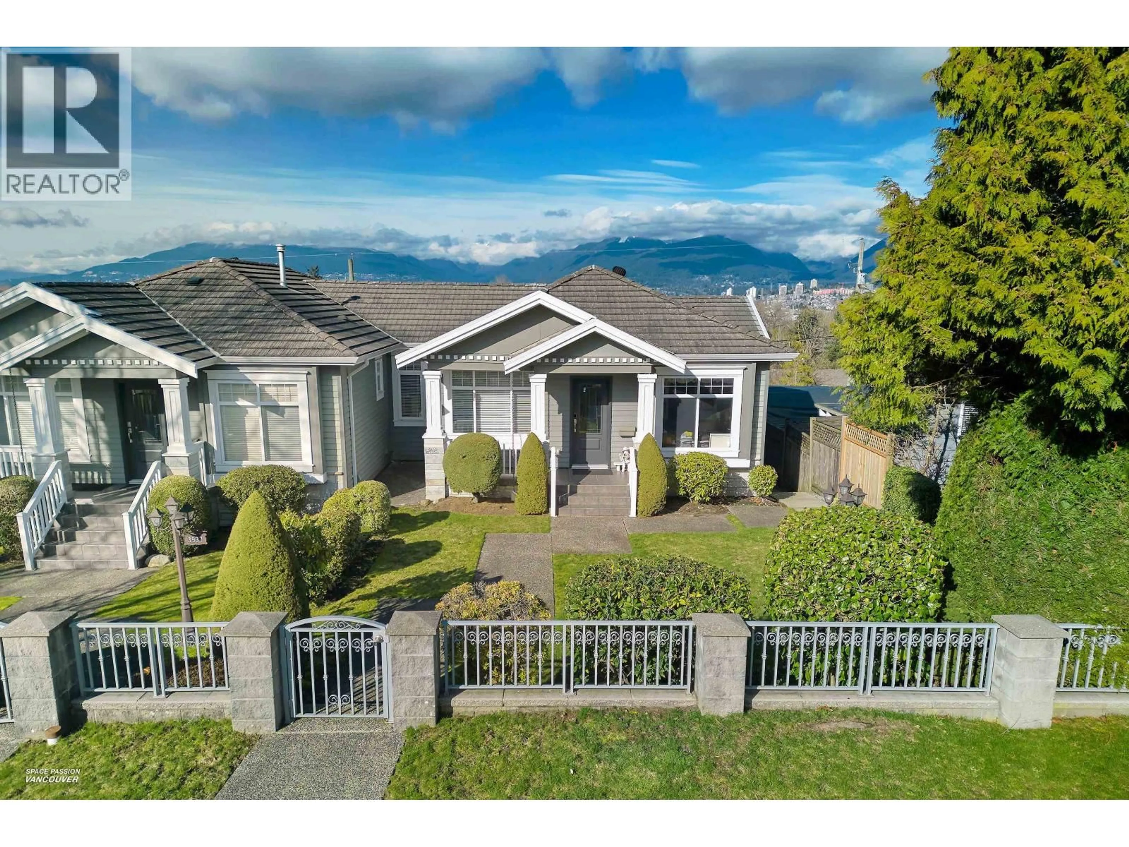 A pic from outside/outdoor area/front of a property/back of a property/a pic from drone, unknown for 3939 ELMWOOD STREET, Burnaby British Columbia V5G1R9