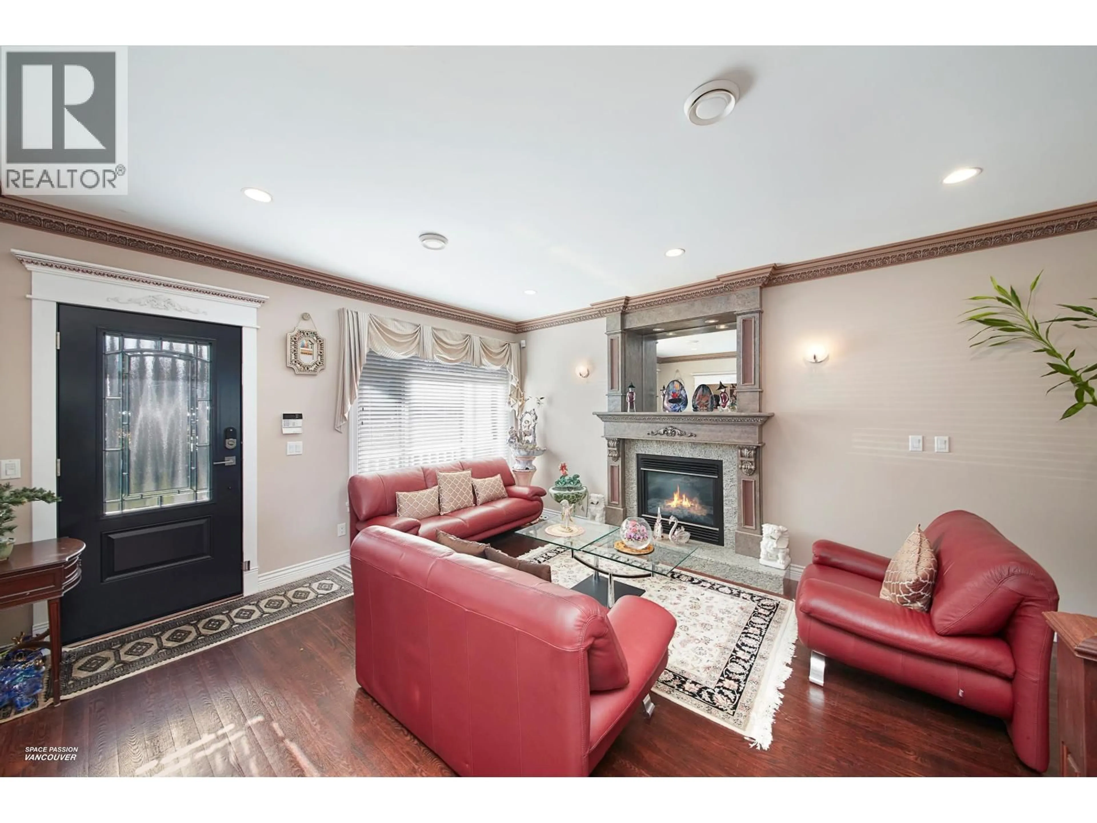 Living room with furniture, unknown for 3939 ELMWOOD STREET, Burnaby British Columbia V5G1R9