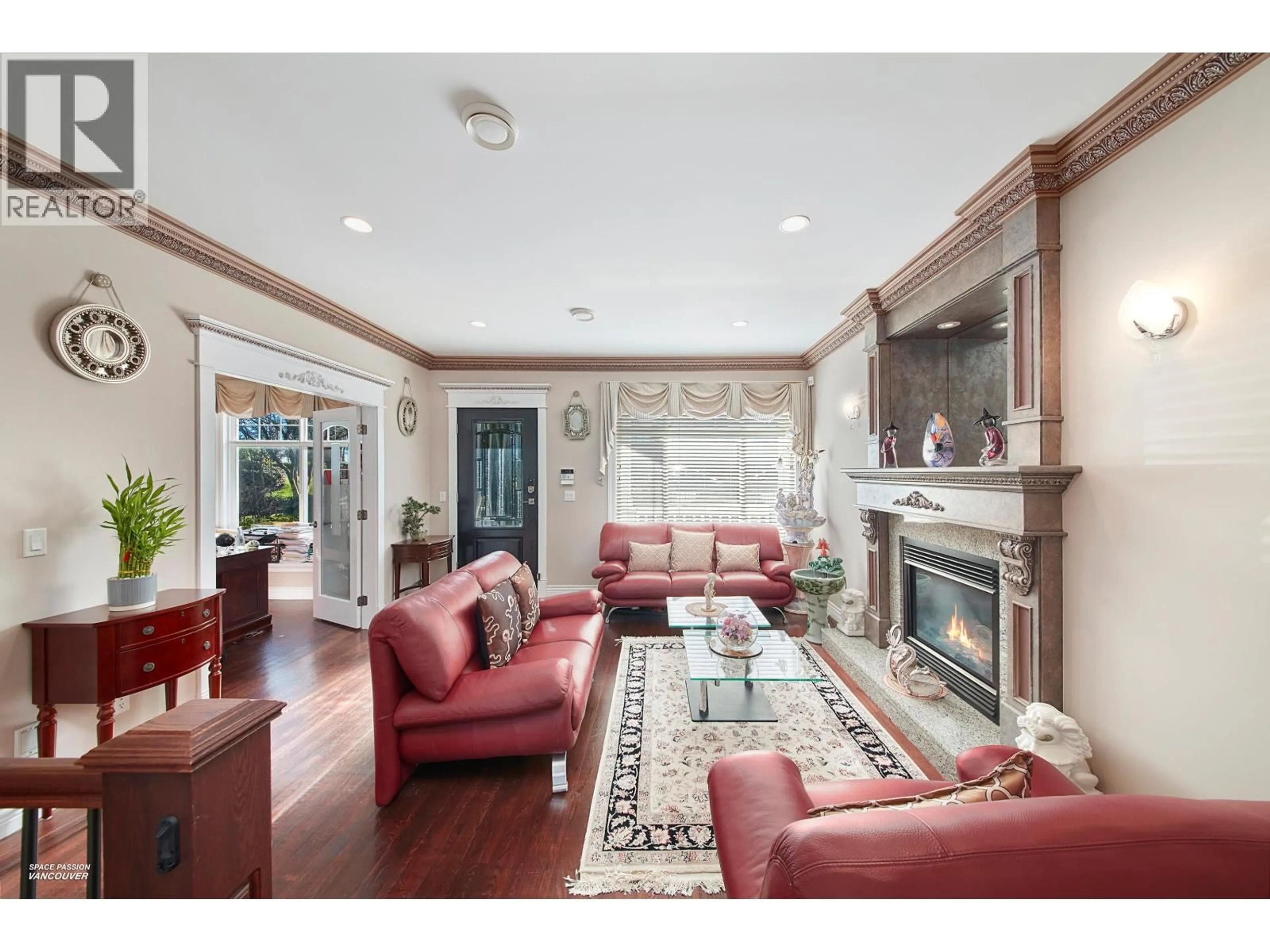 Living room with furniture, unknown for 3939 ELMWOOD STREET, Burnaby British Columbia V5G1R9