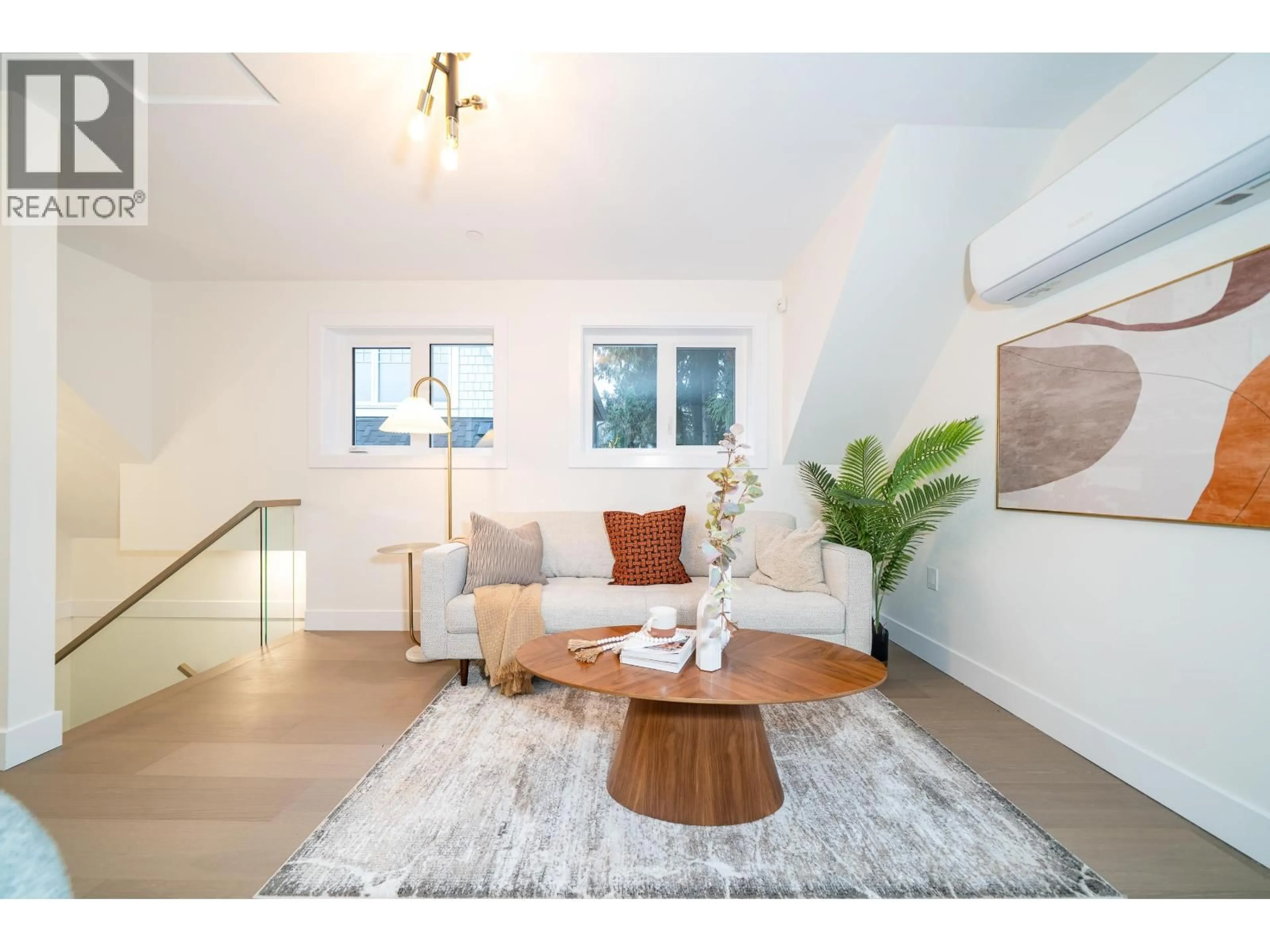 Living room with furniture, wood/laminate floor for 1926 WILLIAM STREET, Vancouver British Columbia V5L2R8