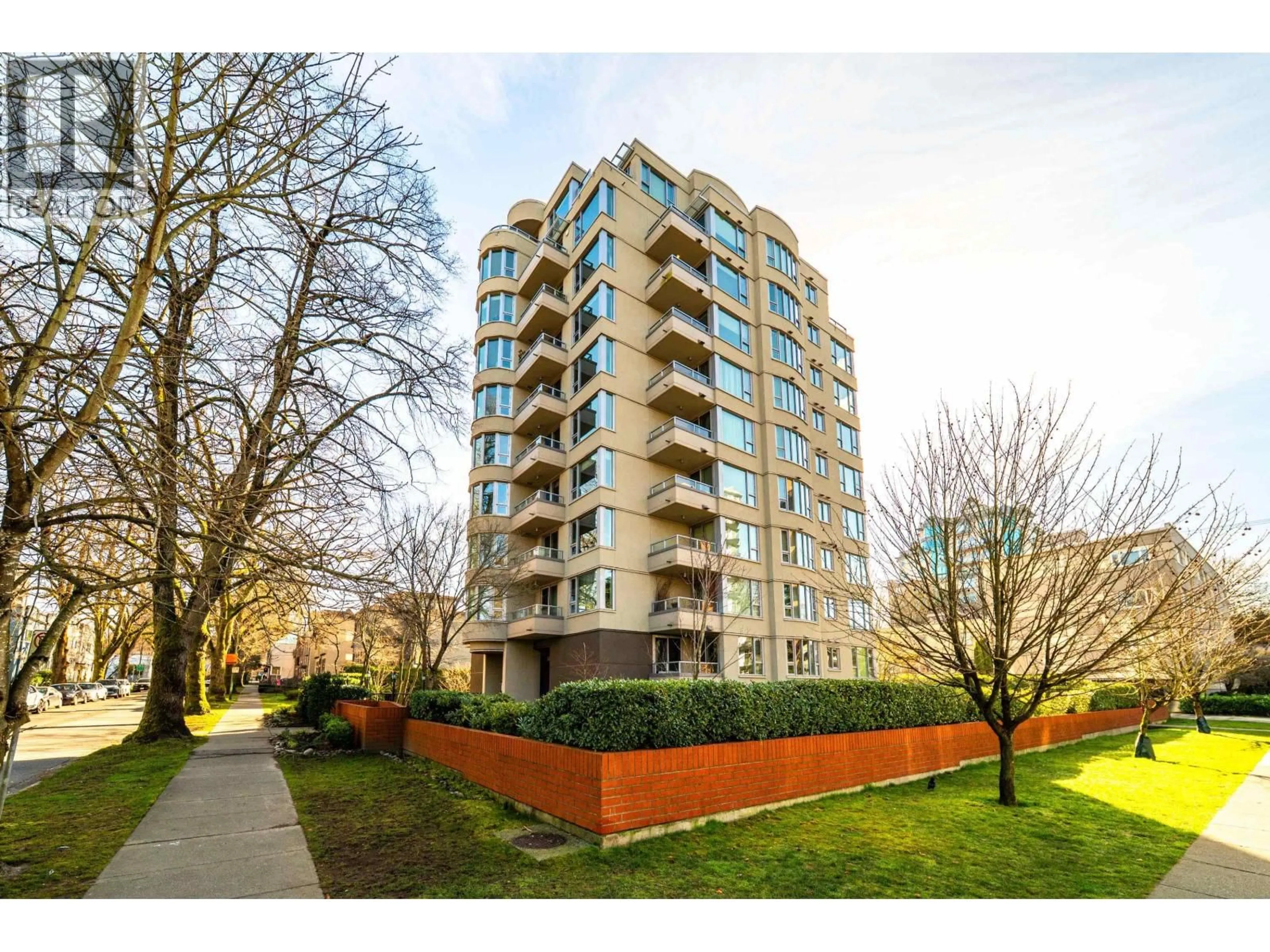 A pic from outside/outdoor area/front of a property/back of a property/a pic from drone, building for 901 - 1566 13TH AVENUE, Vancouver British Columbia V6J2G4