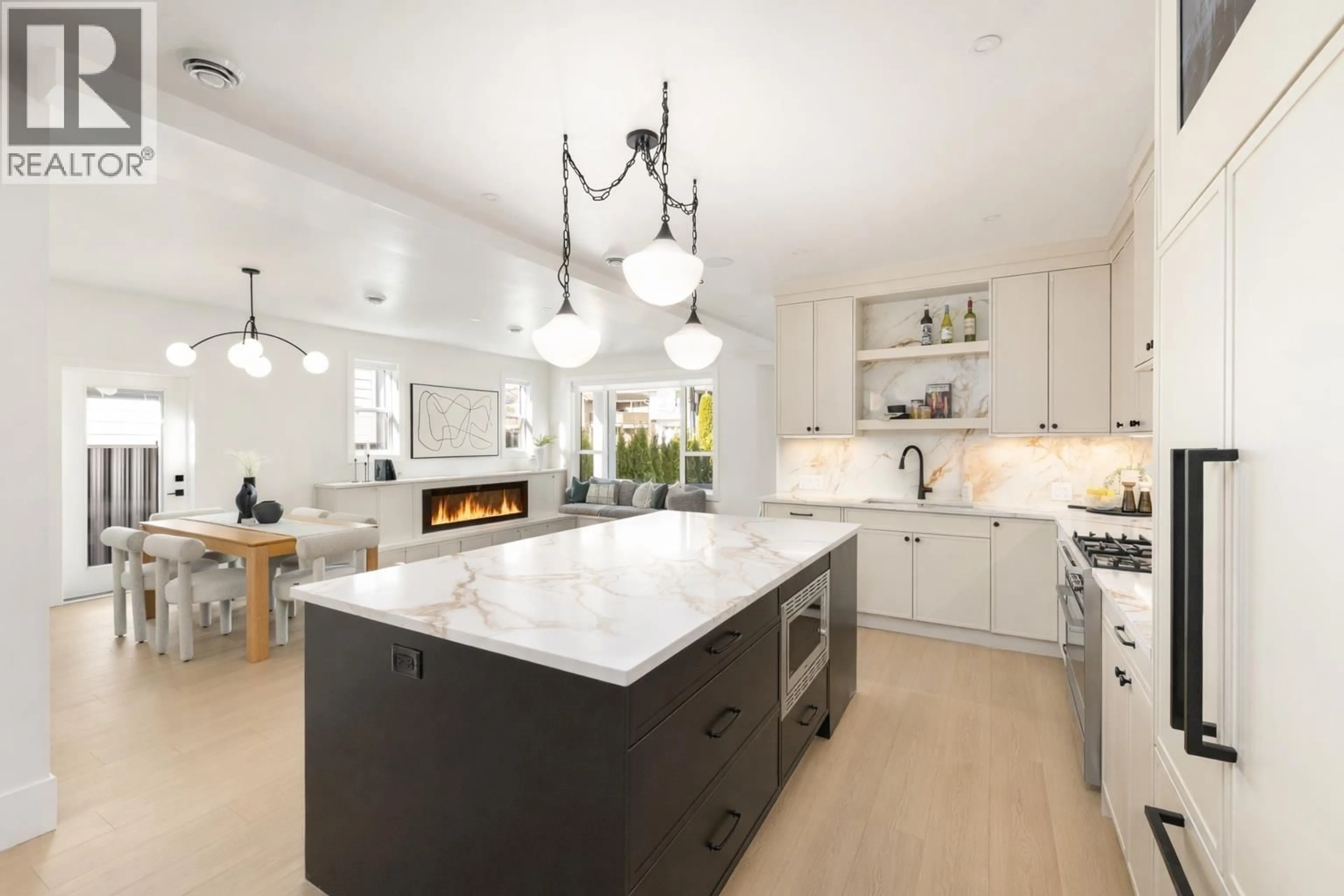 Open concept kitchen, ceramic/tile floor for 101 - 646 GIRARD AVENUE, Coquitlam British Columbia V3K1S8