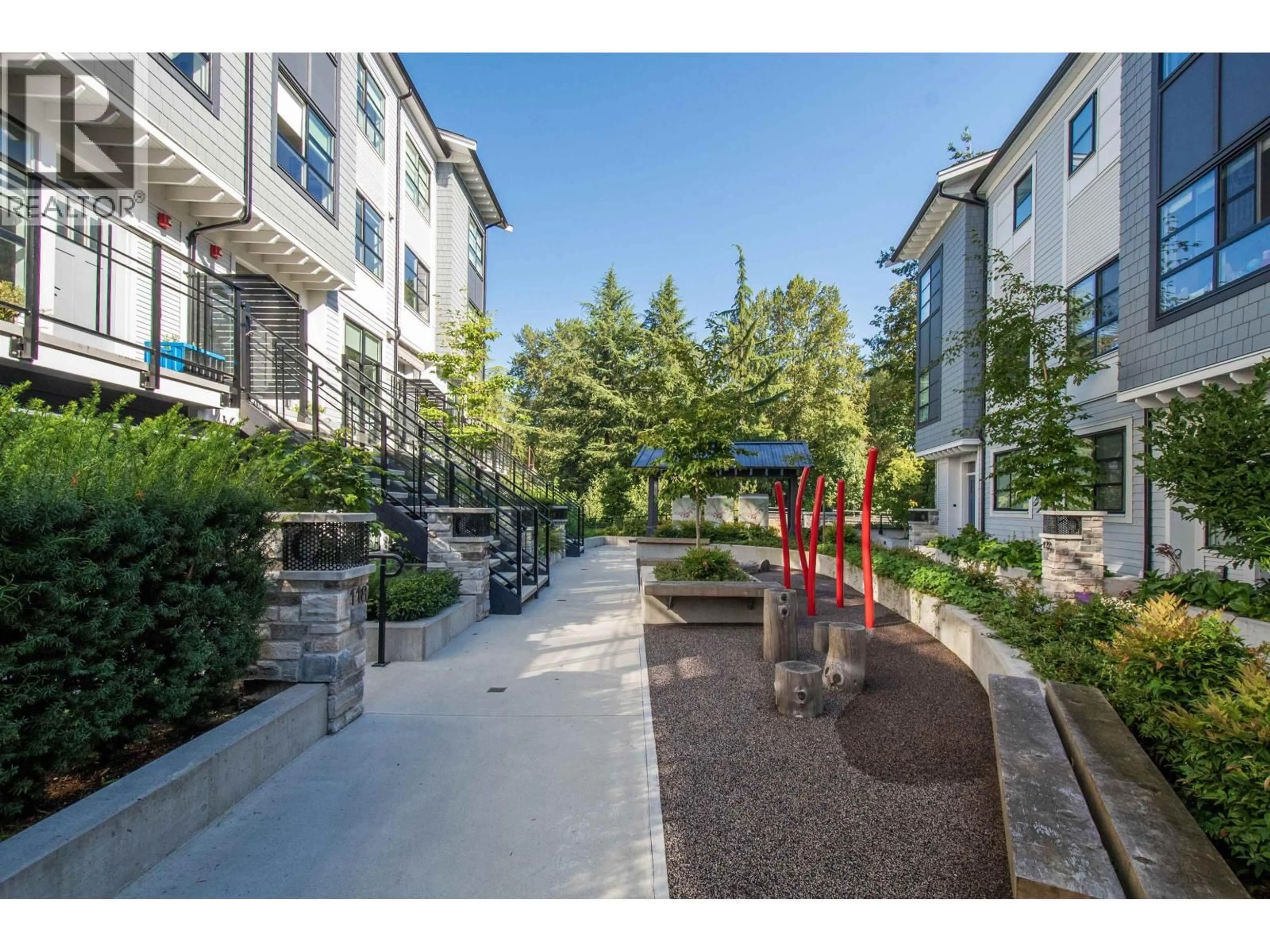Patio, street for 118 - 2045 HERITAGE PARK LANE, North Vancouver British Columbia V7H0E3
