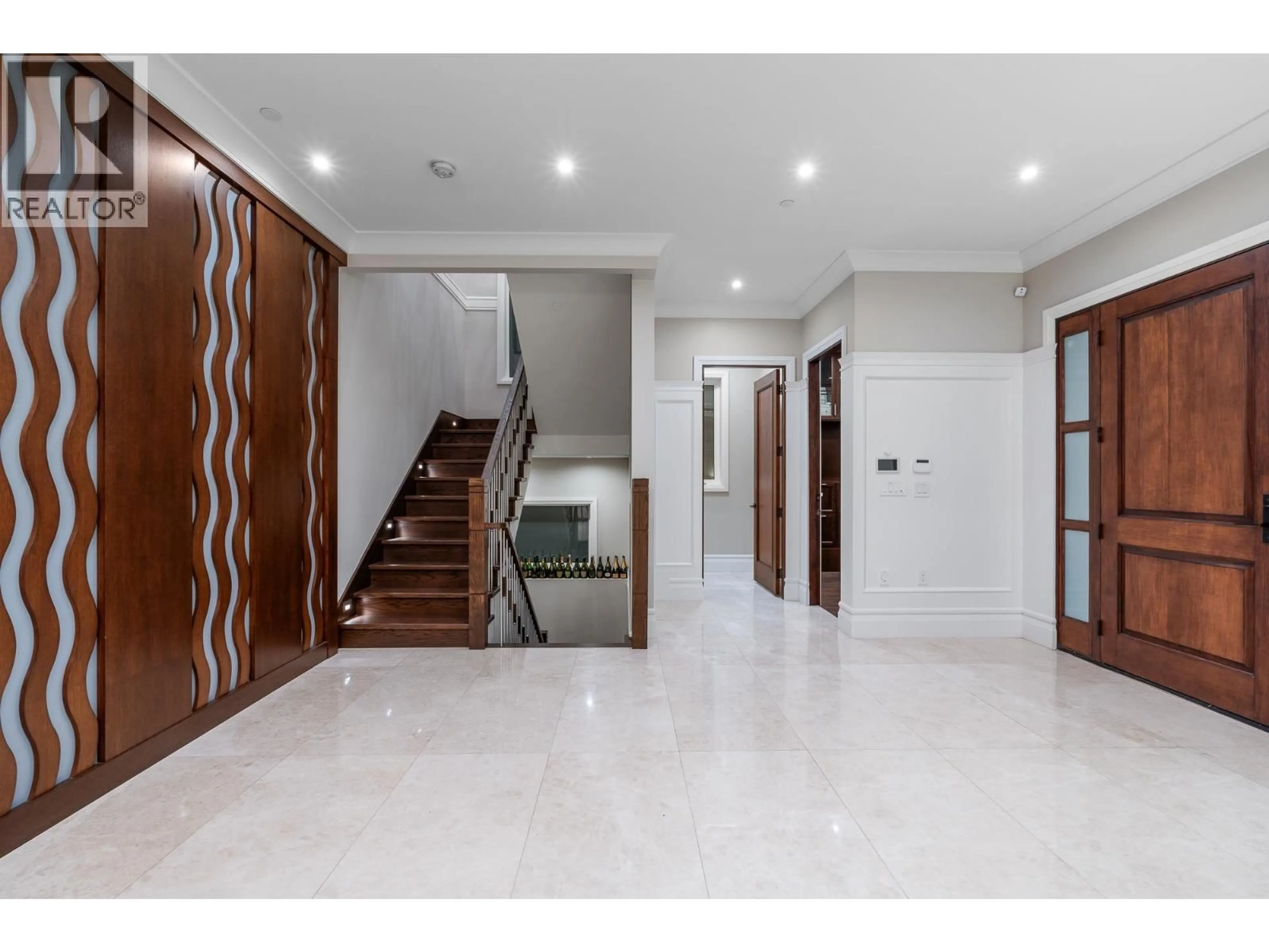 Indoor foyer for 3708 35TH AVENUE, Vancouver British Columbia V6N2N7