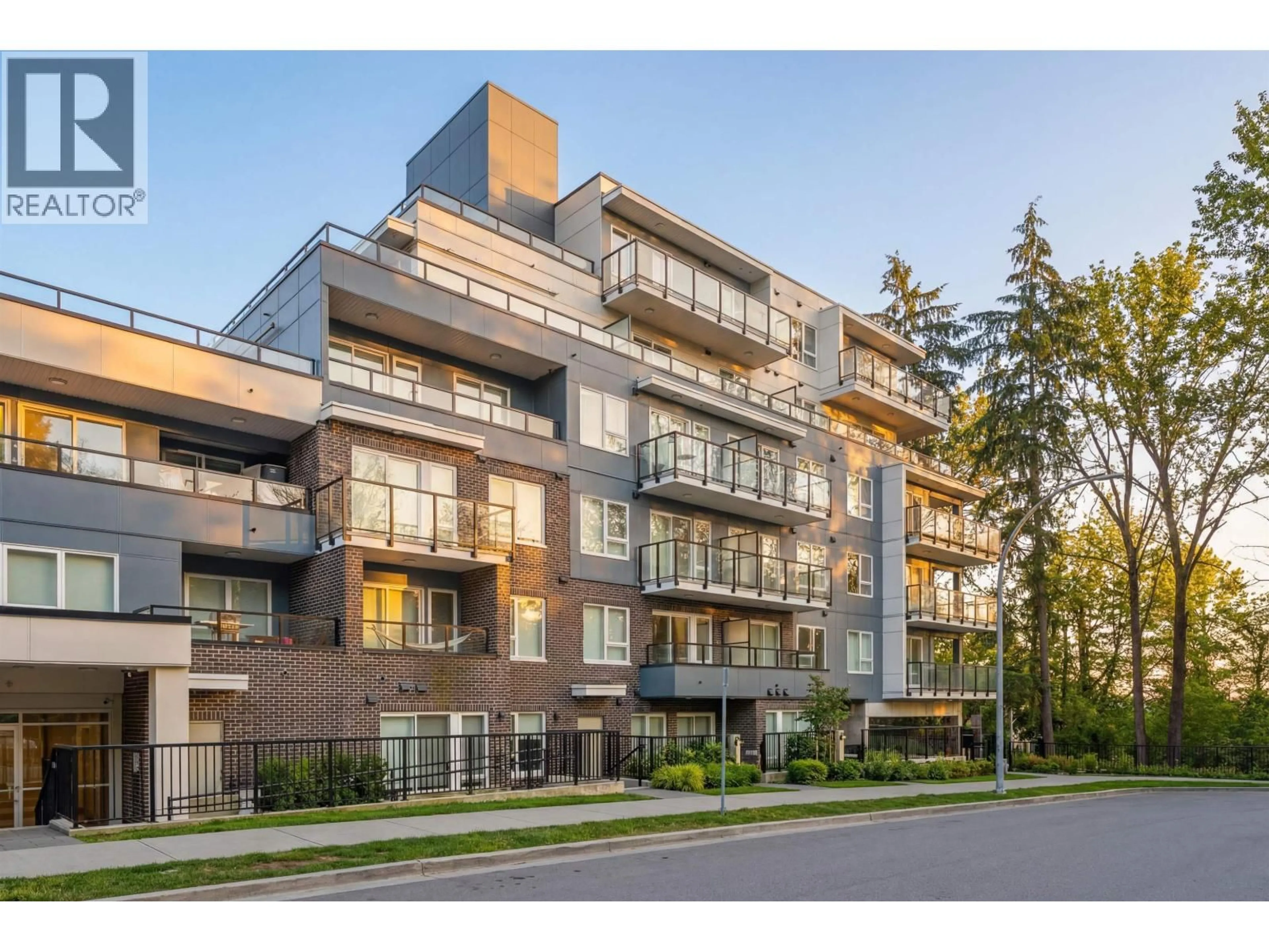 Unknown for 305 - 2002 ST. GEORGE STREET, Port Moody British Columbia V3H0N4