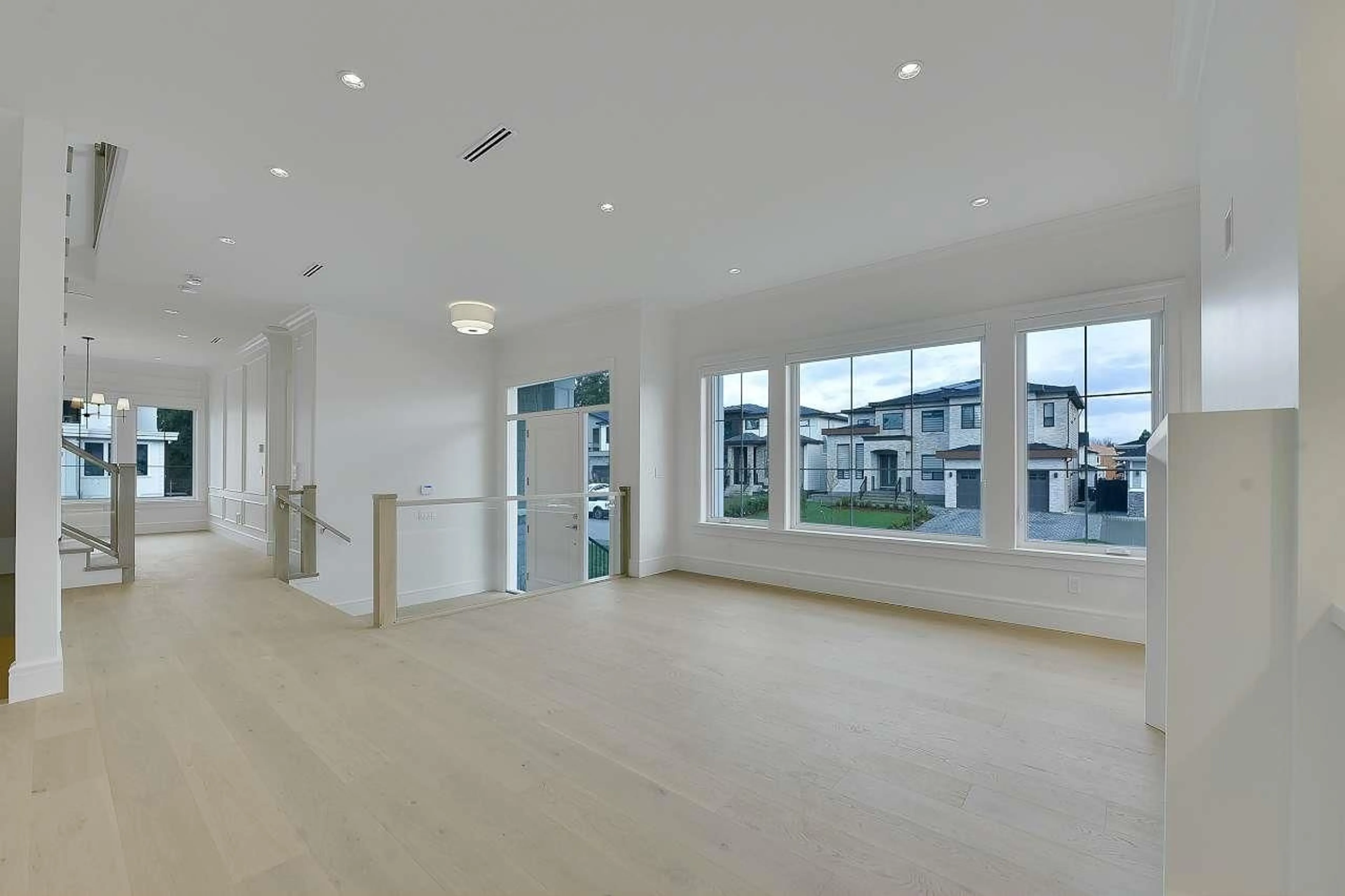 Indoor foyer for 19716 32A AVENUE, Langley British Columbia V3A0N9