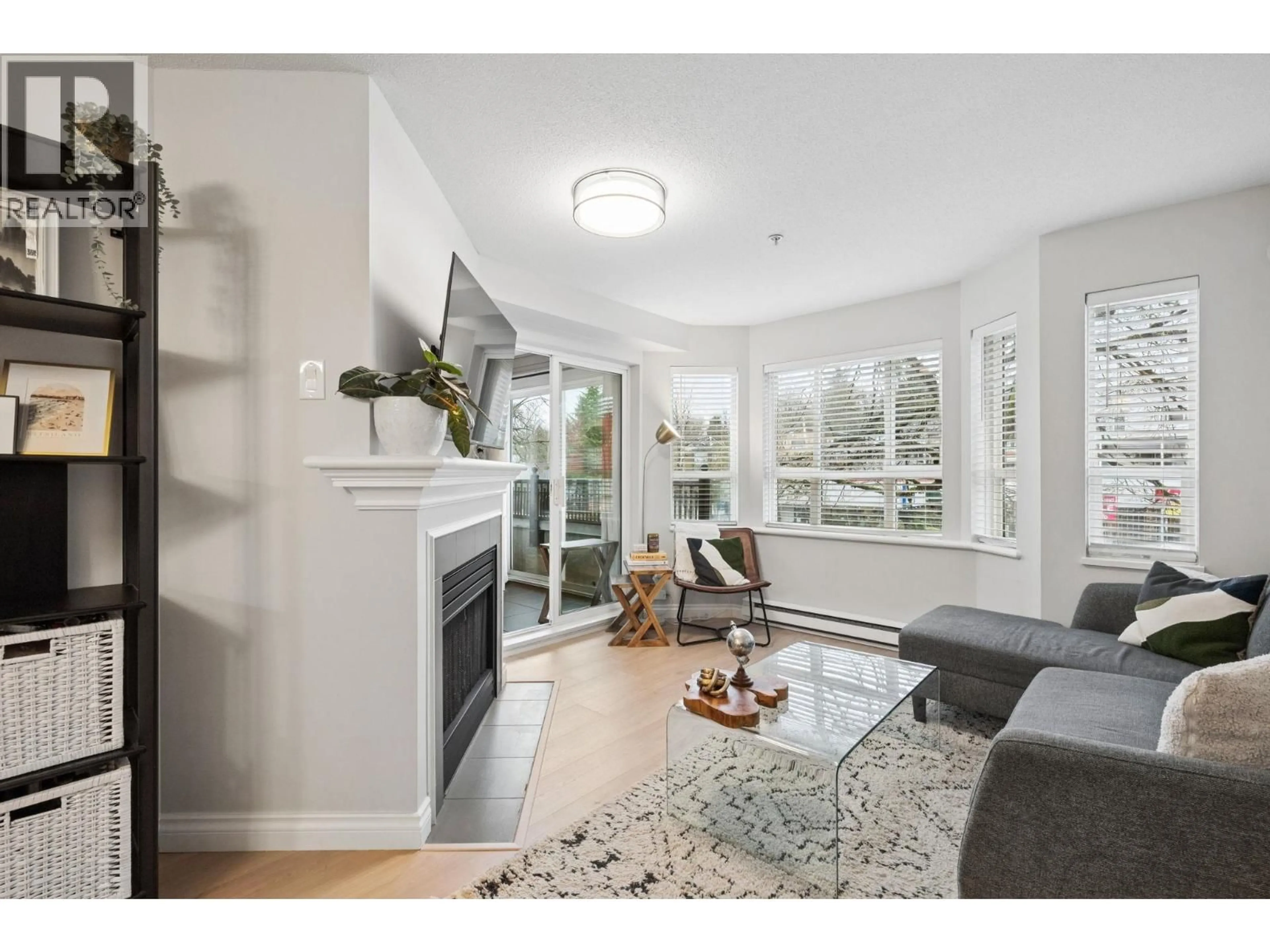 Living room with furniture, unknown for 249 - 2565 BROADWAY, Vancouver British Columbia V6K2E9