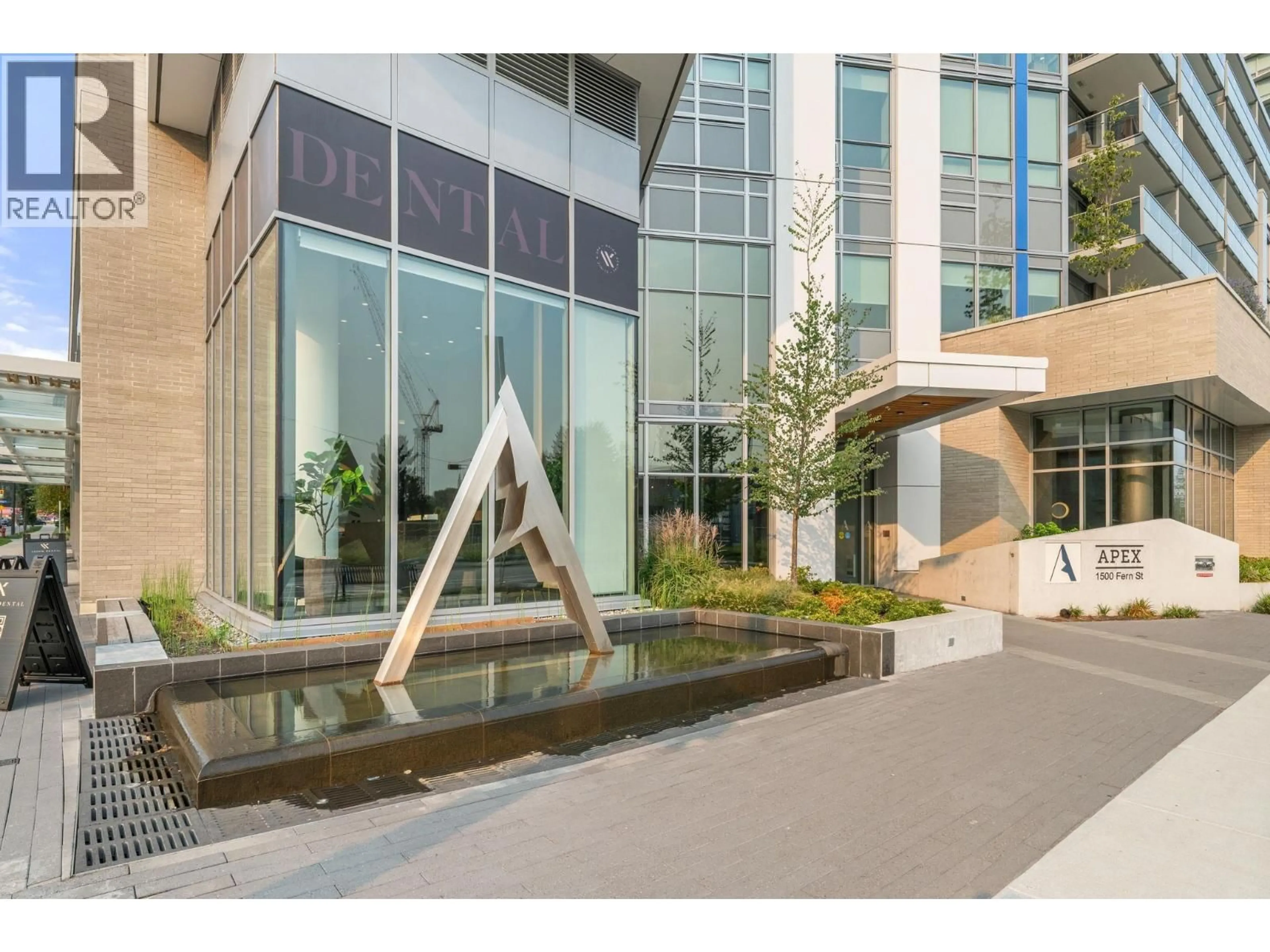 Indoor foyer for 1401 - 1500 FERN STREET, North Vancouver British Columbia V7J0E6