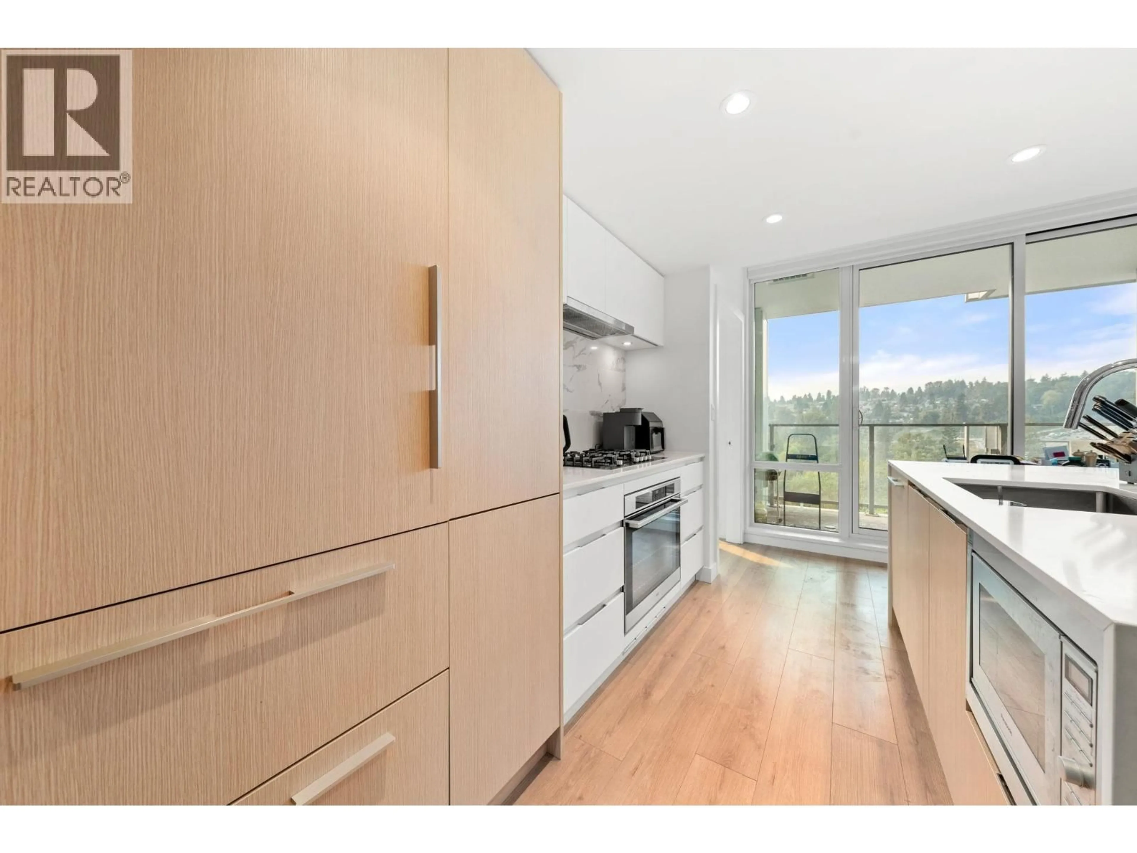 Standard kitchen, wood/laminate floor for 1401 - 1500 FERN STREET, North Vancouver British Columbia V7J0E6