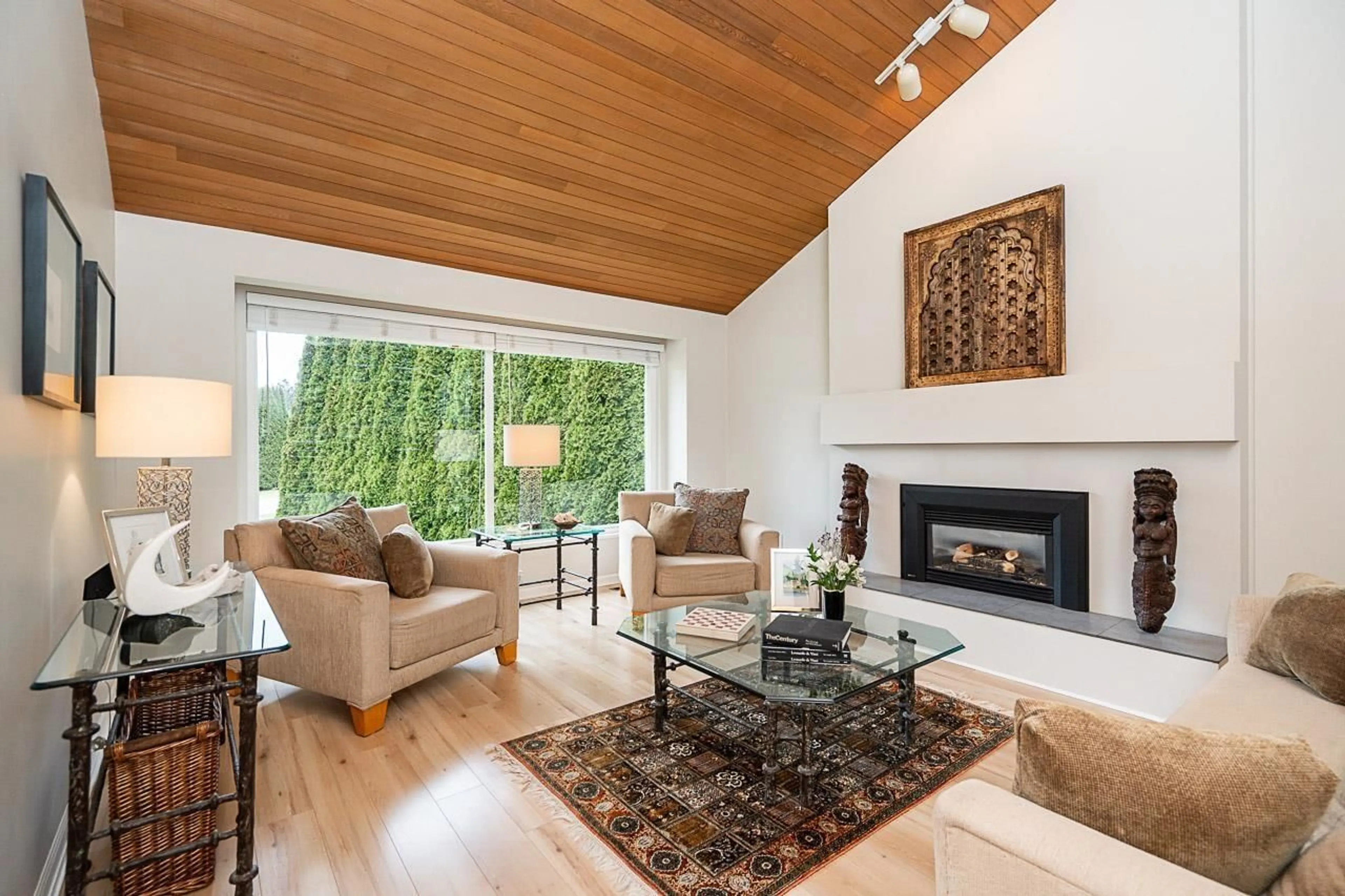 Living room with furniture, wood/laminate floor for 6804 SANDPIPER PLACE, Delta British Columbia V3X3K1