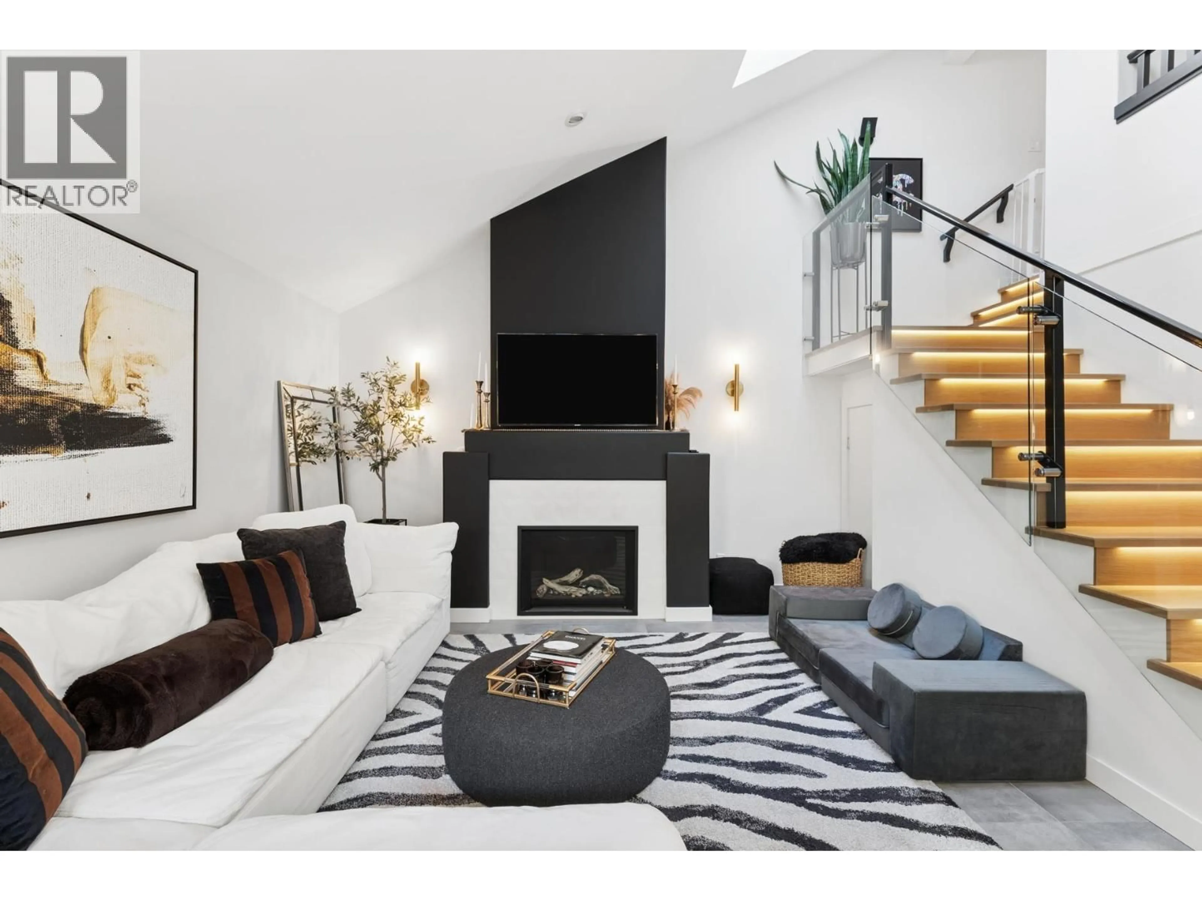 Living room with furniture, unknown for 5 - 1550 LARKHALL CRESCENT, North Vancouver British Columbia V7H2Z2