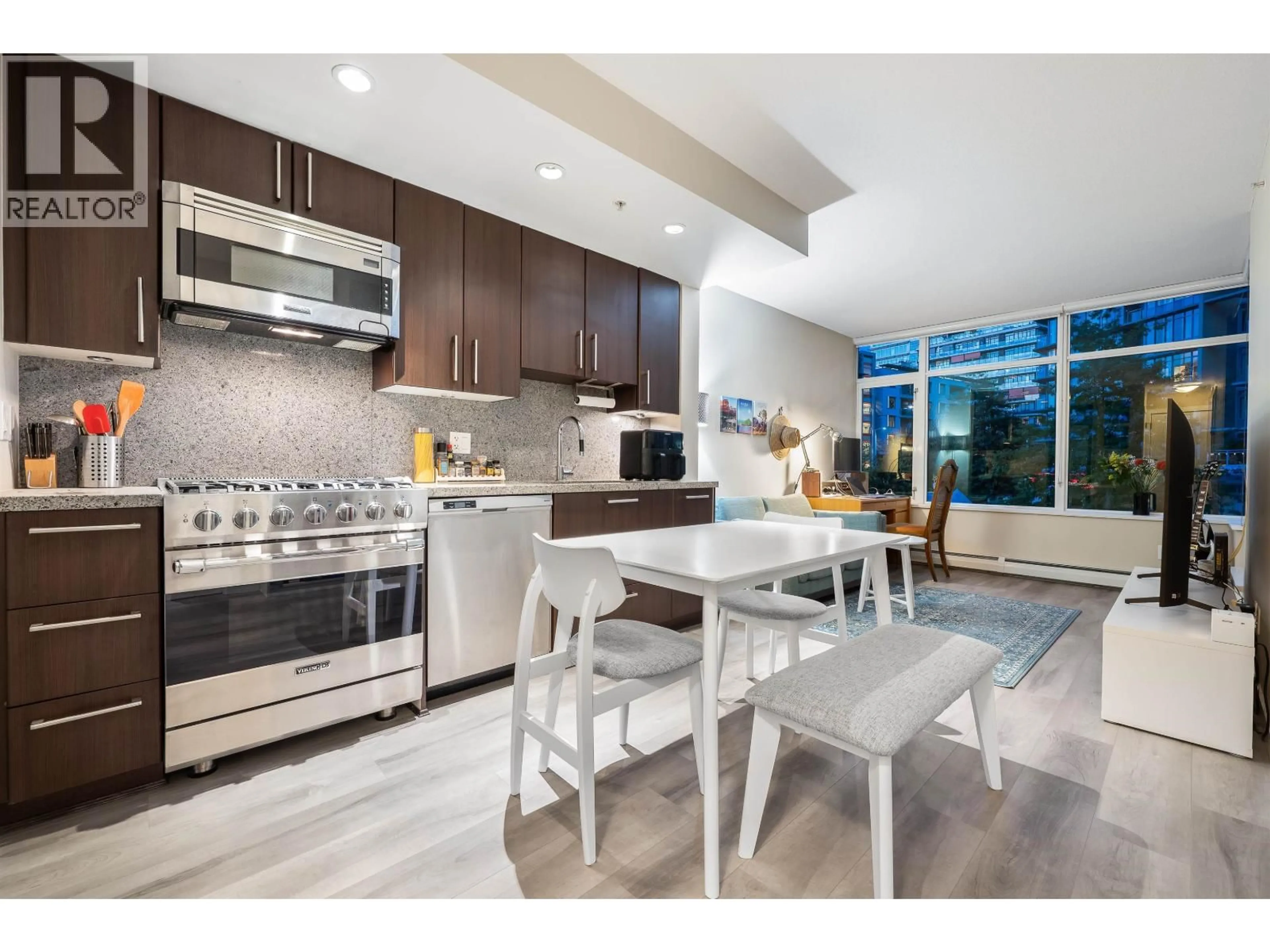 Open concept kitchen, ceramic/tile floor for 257 - 108 1ST AVENUE, Vancouver British Columbia V5Y0H4