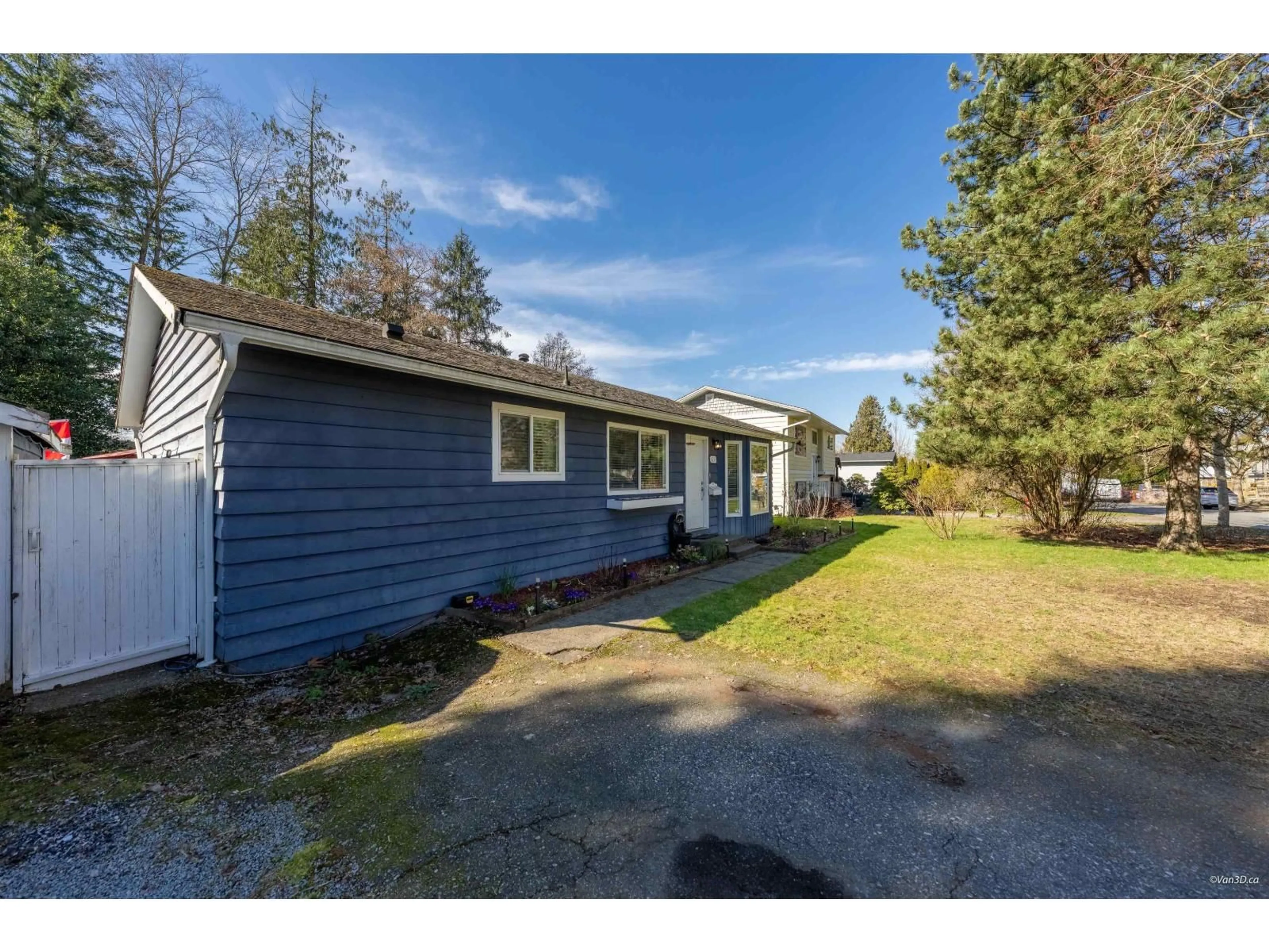 A pic from outside/outdoor area/front of a property/back of a property/a pic from drone, unknown for 6153 MORGAN DRIVE, Surrey British Columbia V3S5B8