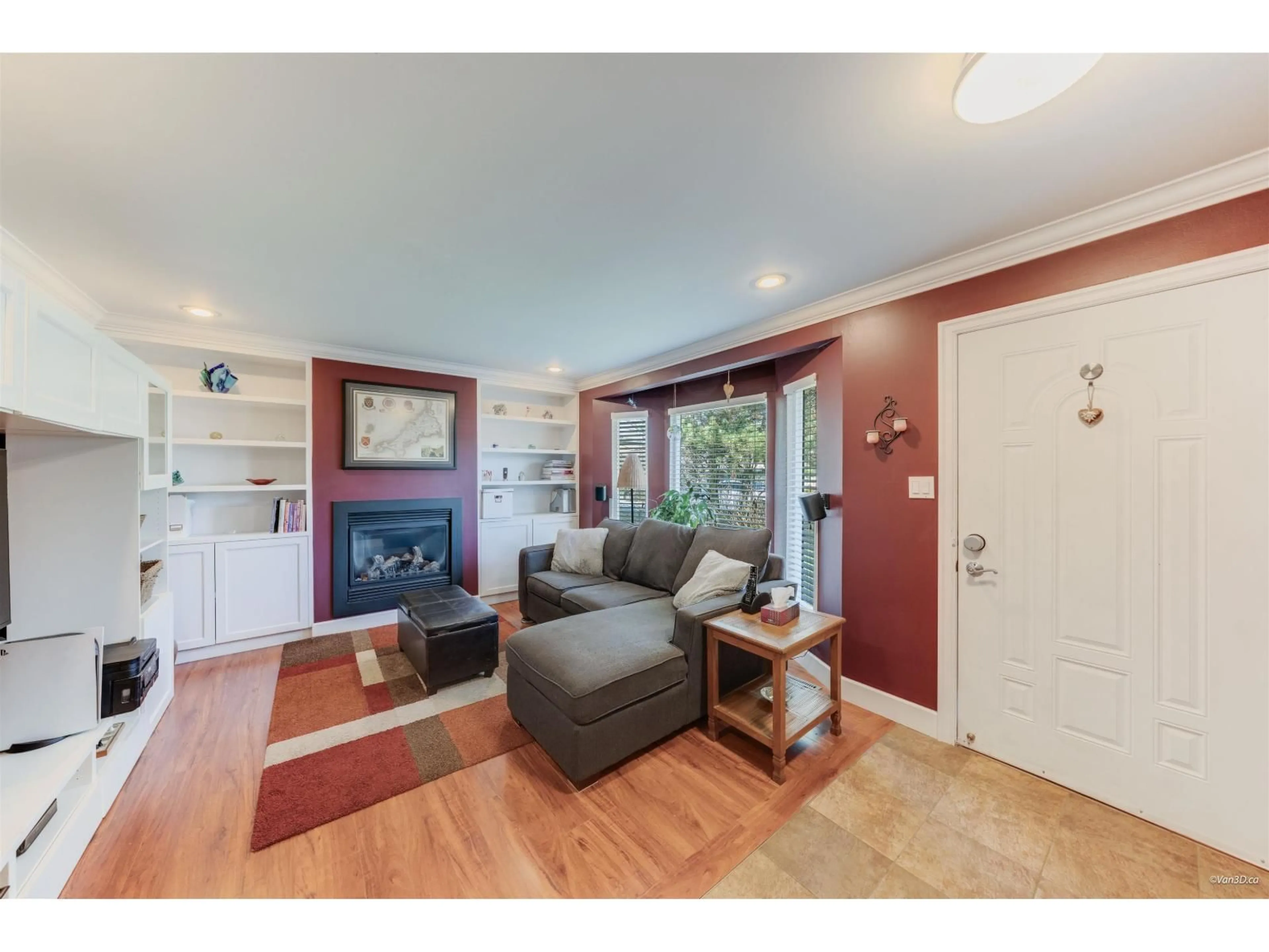 Living room with furniture, wood/laminate floor for 6153 MORGAN DRIVE, Surrey British Columbia V3S5B8