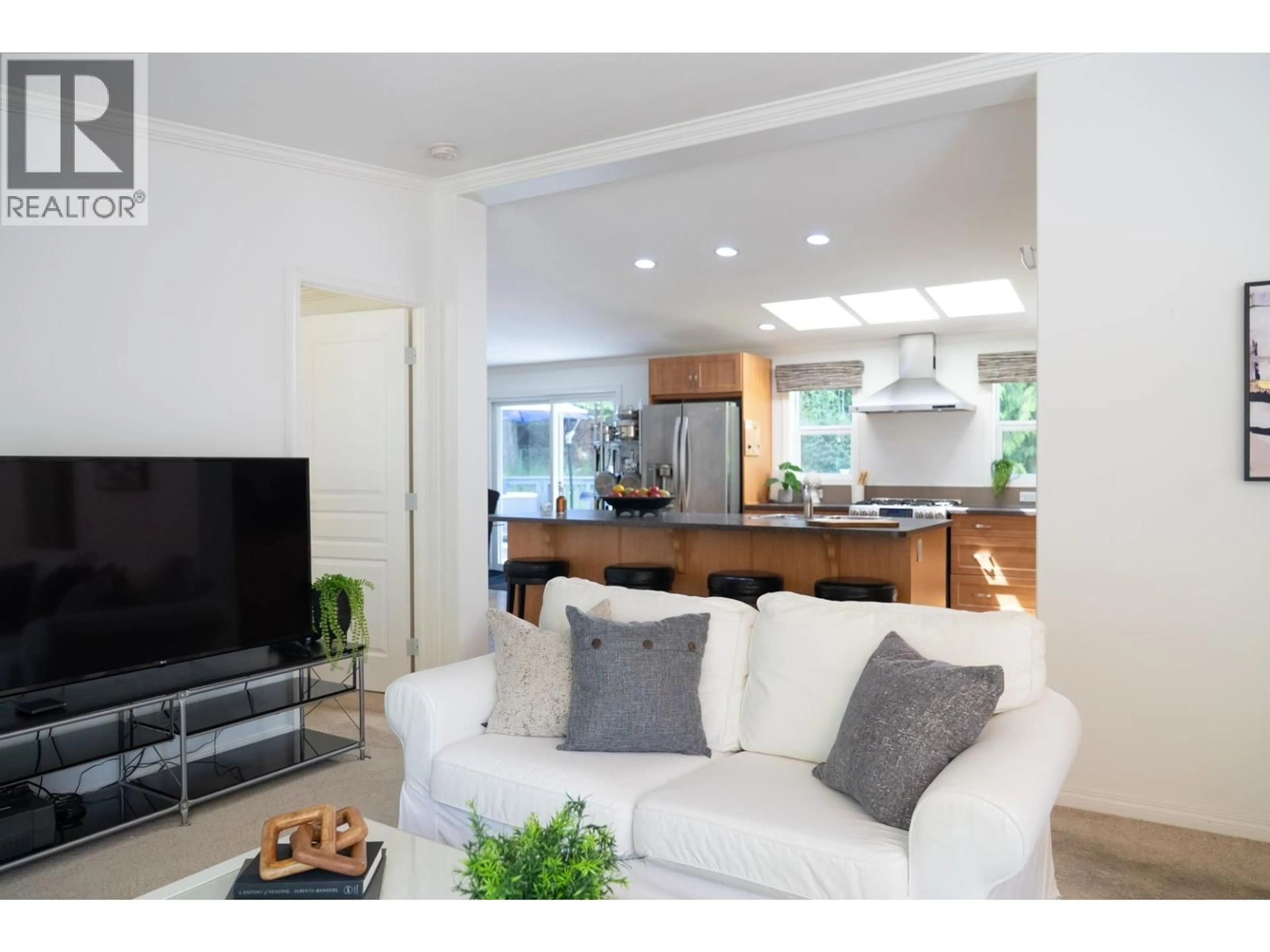 Open concept kitchen, unknown for 2604 DORY WAY, Pender Island British Columbia V0N2M2