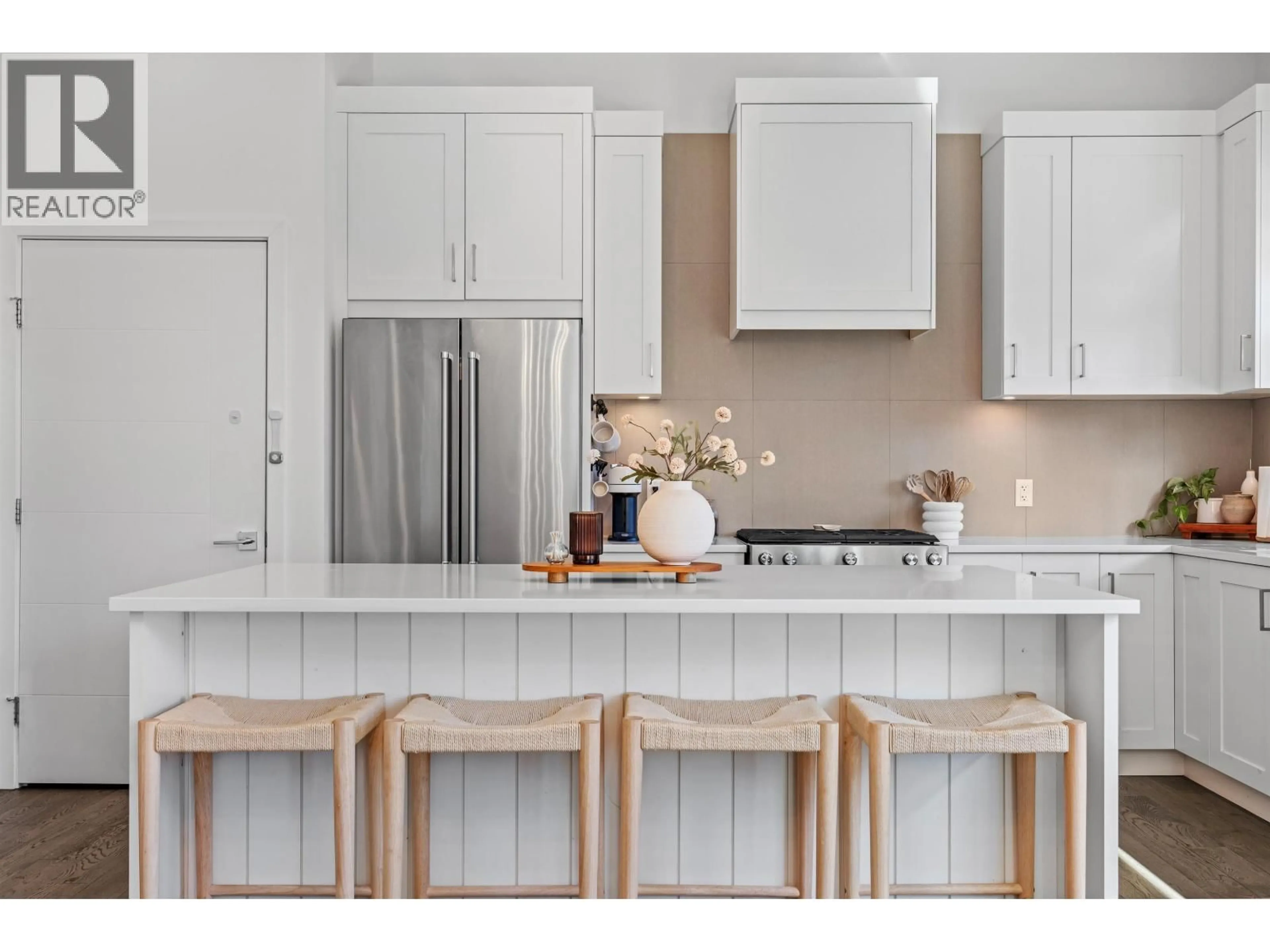 Open concept kitchen, unknown for 39212 CARDINAL DRIVE, Squamish British Columbia V8B0V3