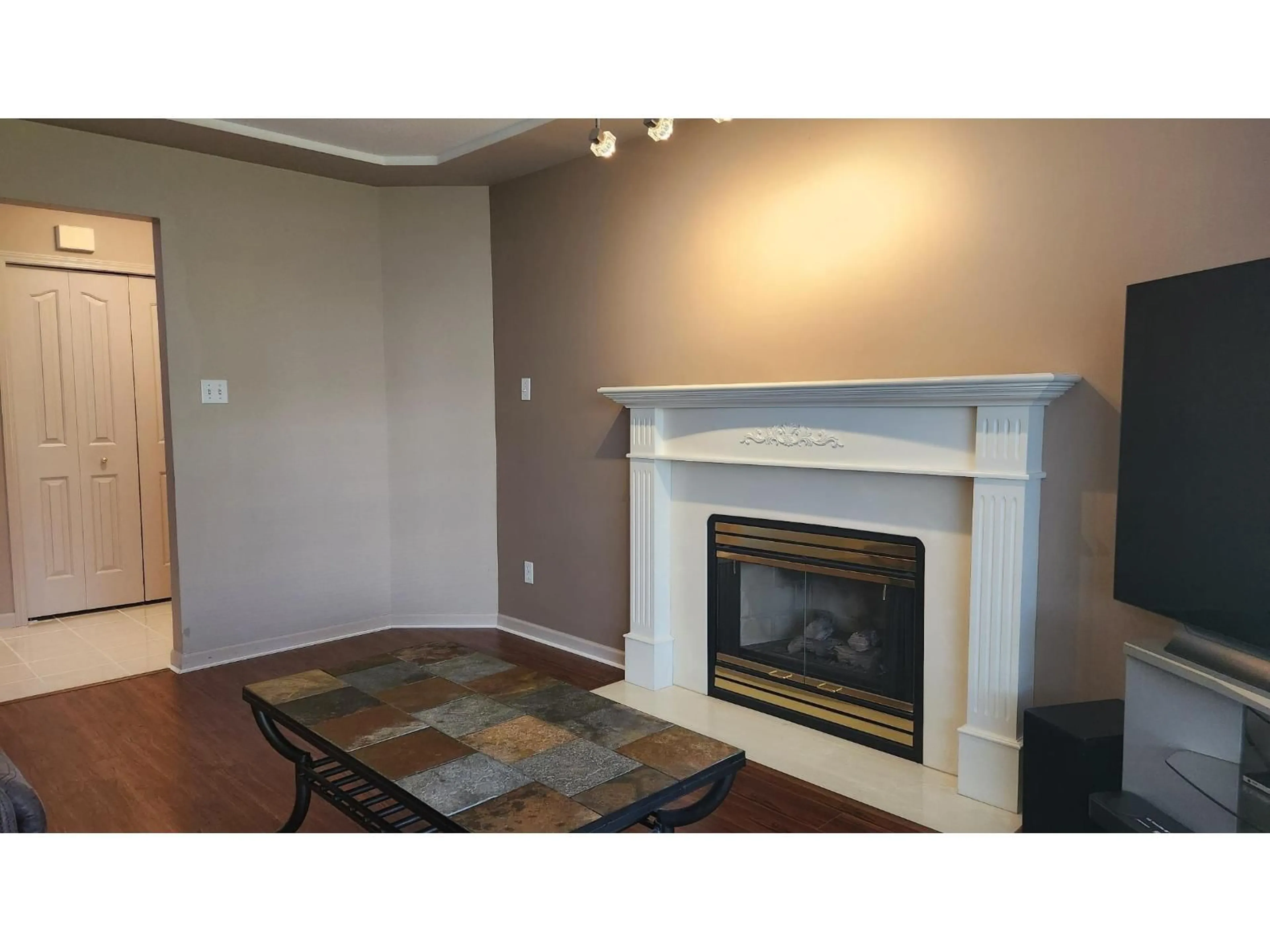 Living room with furniture, wood/laminate floor for 30 - 9168 FLEETWOOD WAY, Surrey British Columbia V3R0P1
