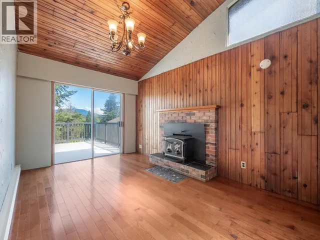 642 GOWER POINT ROAD, Gibsons 3