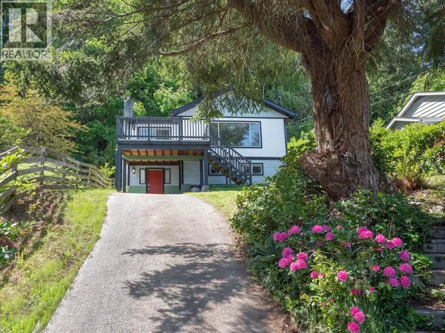 642 GOWER POINT ROAD, Gibsons 4