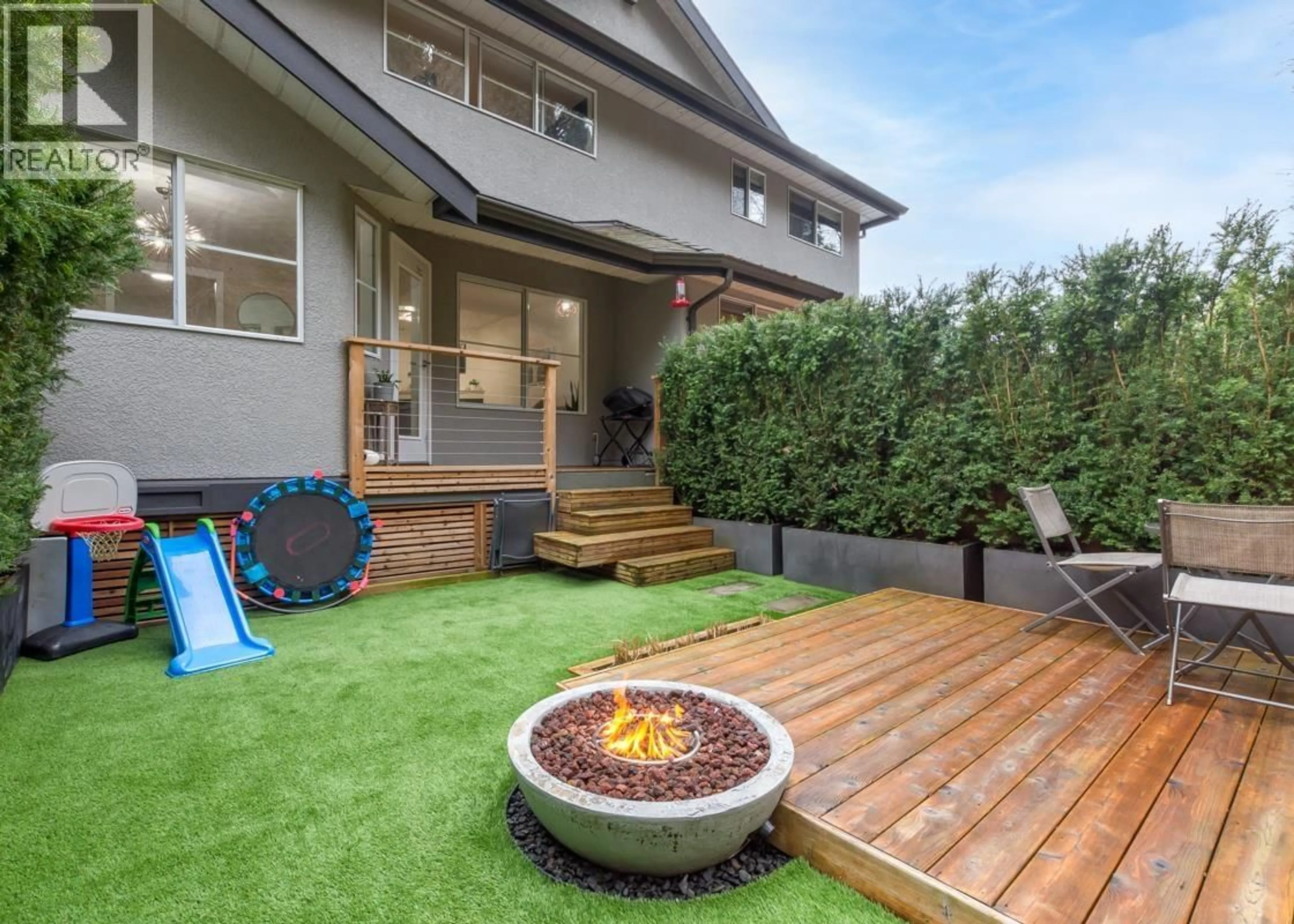 Patio, mountain view for 2 - 38247 WESTWAY AVENUE, Squamish British Columbia V8B0L6