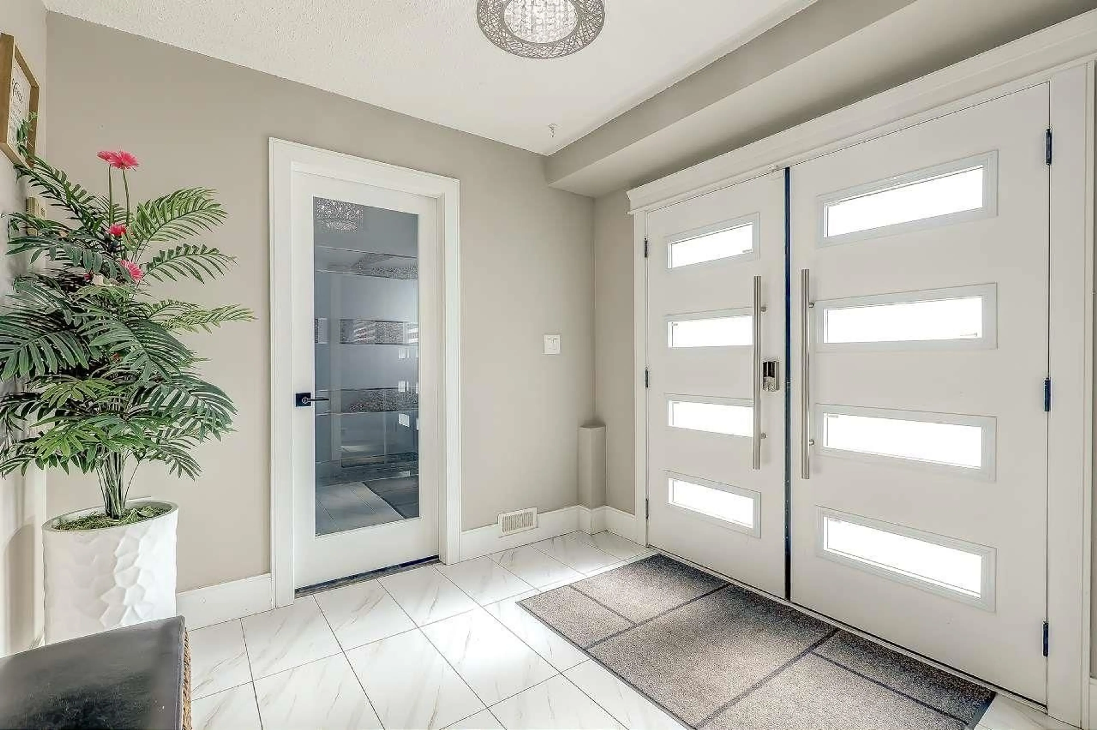 Indoor entryway for 11467 87 AVENUE, Delta British Columbia V4C2Z6