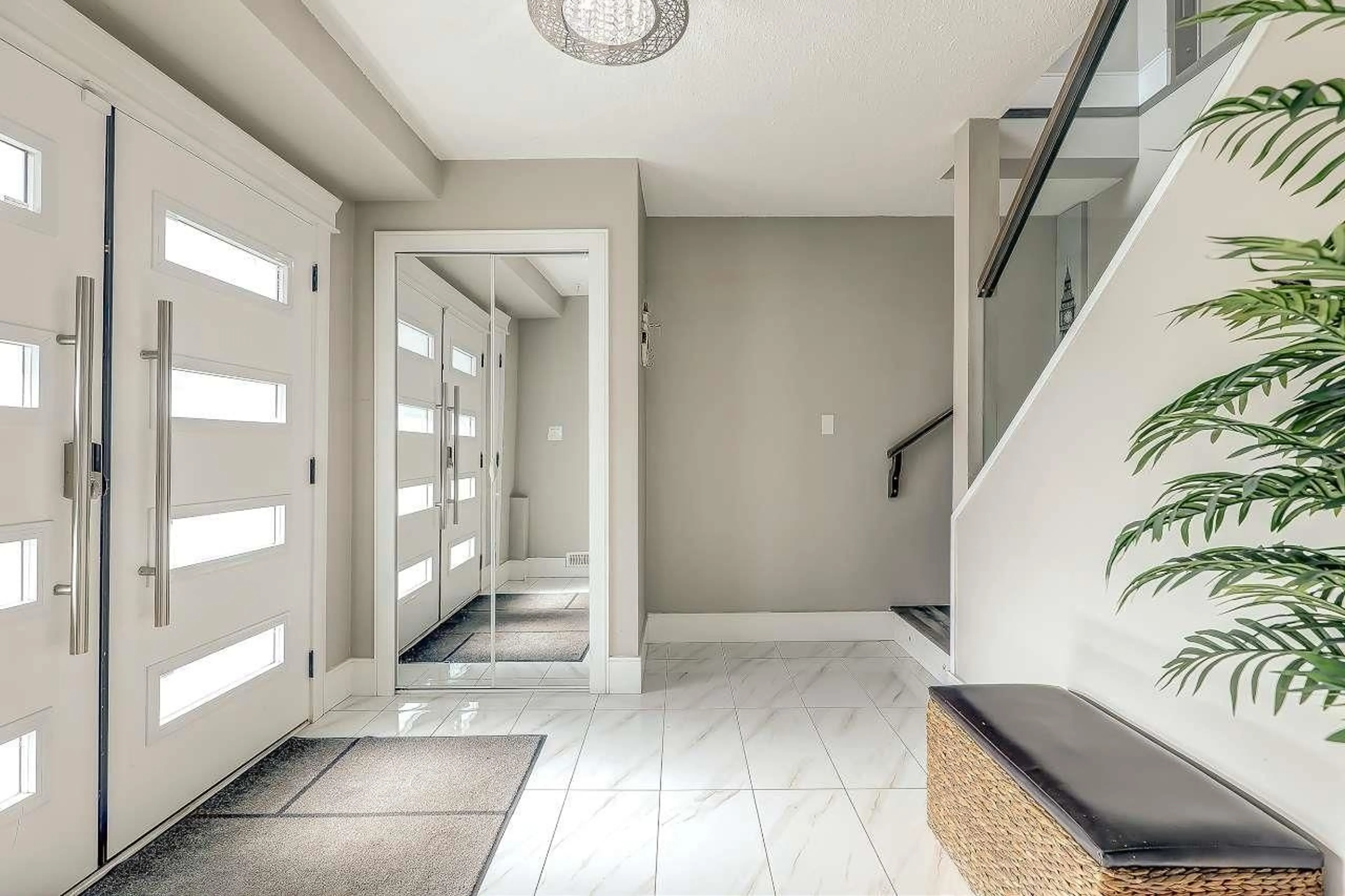 Indoor entryway for 11467 87 AVENUE, Delta British Columbia V4C2Z6