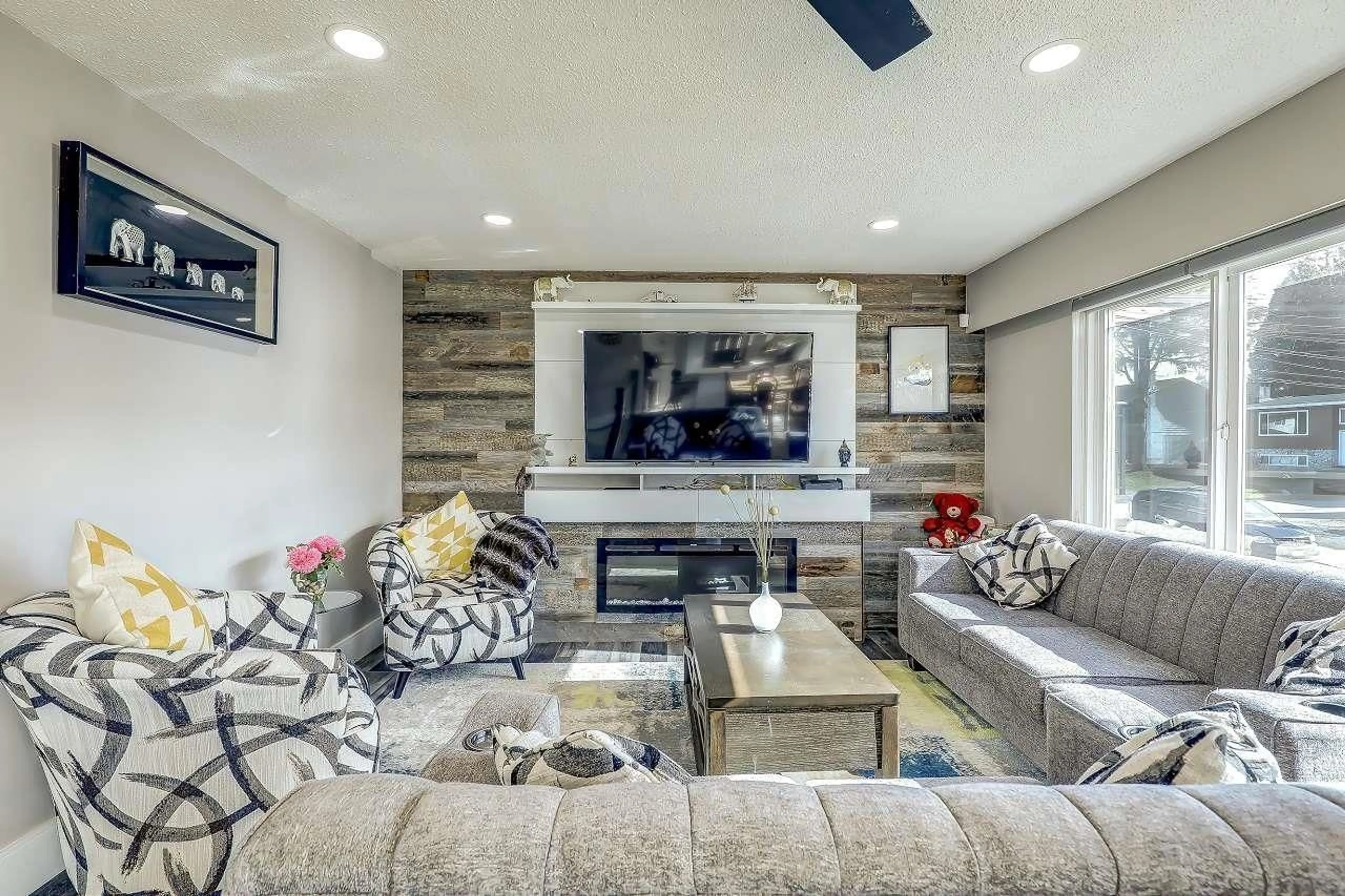 Living room with furniture, unknown for 11467 87 AVENUE, Delta British Columbia V4C2Z6