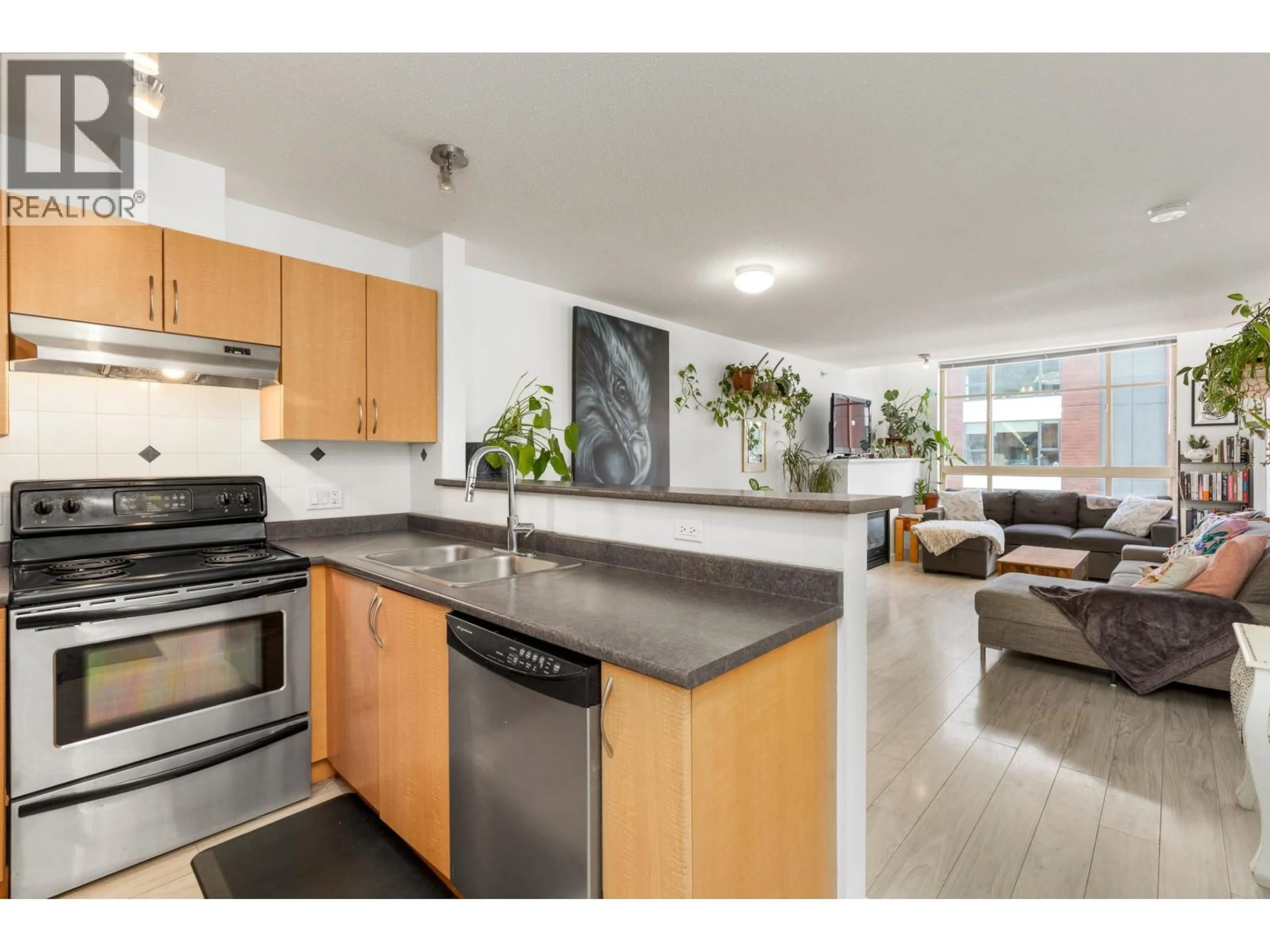Open concept kitchen, unknown for 313 - 38003 SECOND AVENUE, Squamish British Columbia V8E0B8