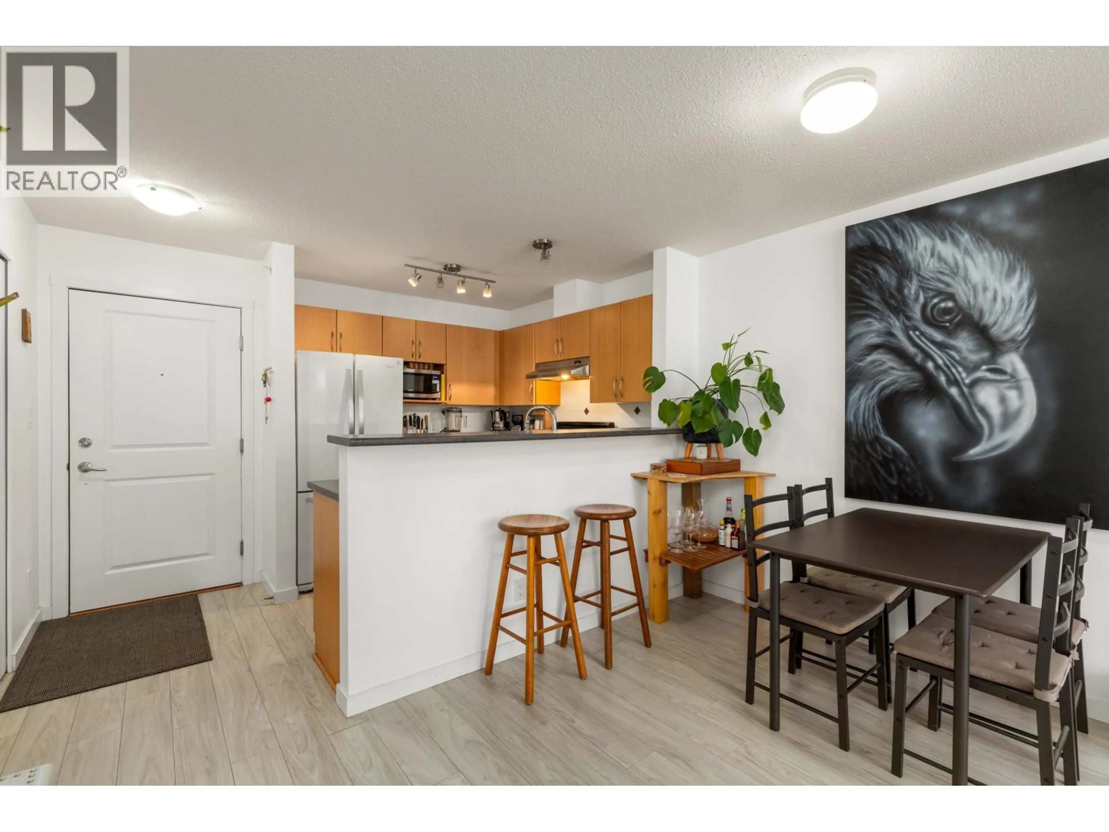 Open concept kitchen, wood/laminate floor for 313 - 38003 SECOND AVENUE, Squamish British Columbia V8E0B8