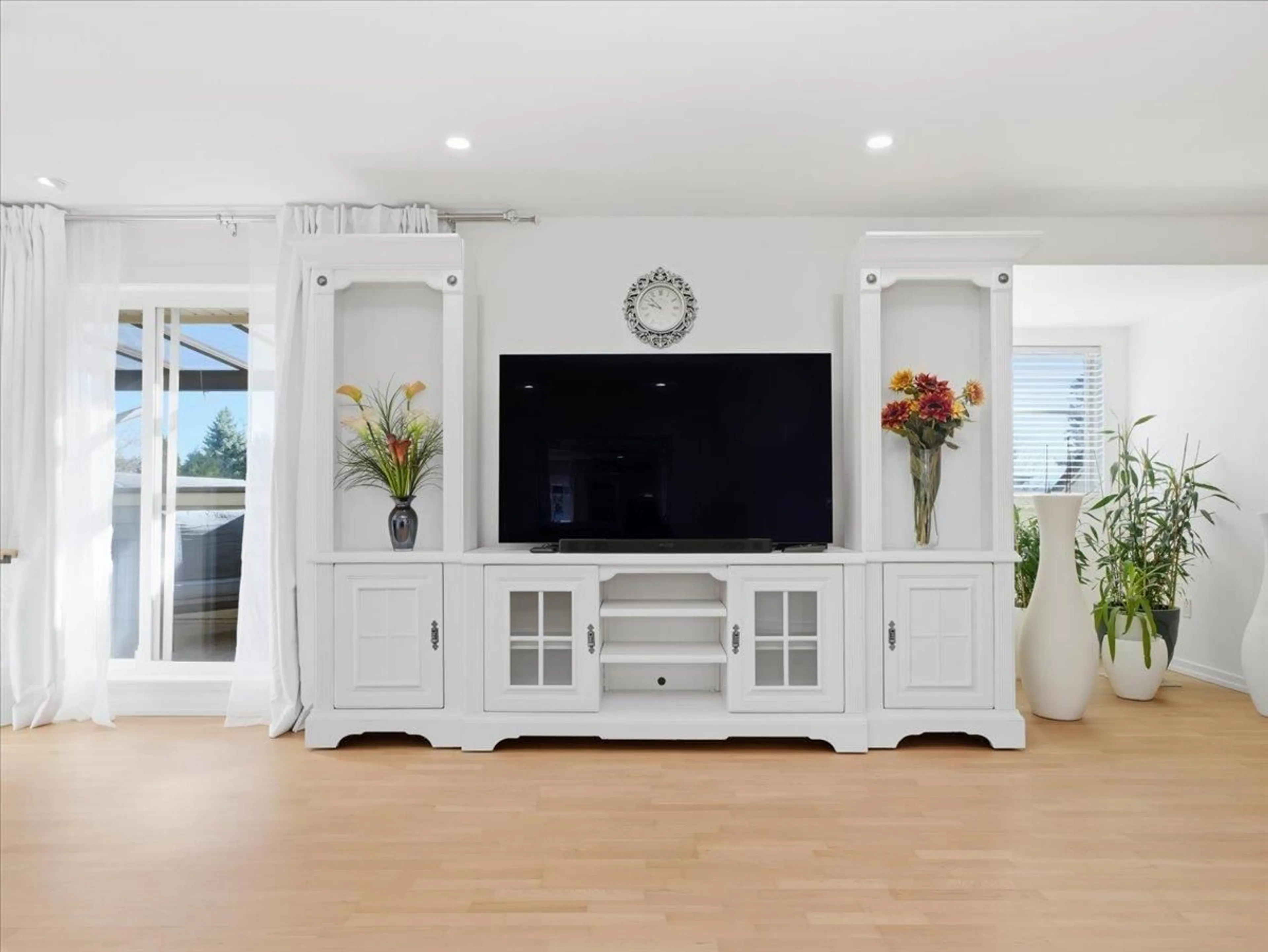 Home theater for 409 - 15621 MARINE DRIVE, White Rock British Columbia V4B1E1