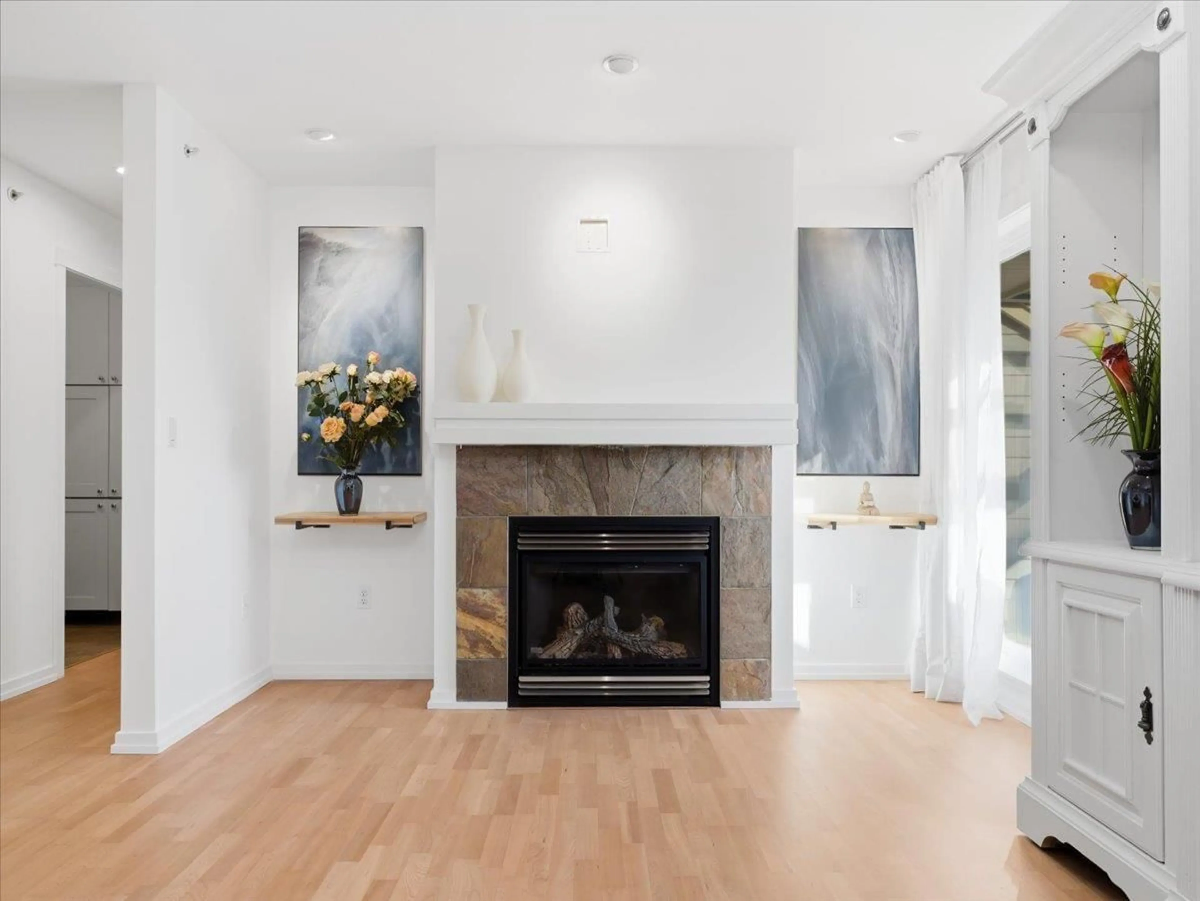 Unknown for 409 - 15621 MARINE DRIVE, White Rock British Columbia V4B1E1