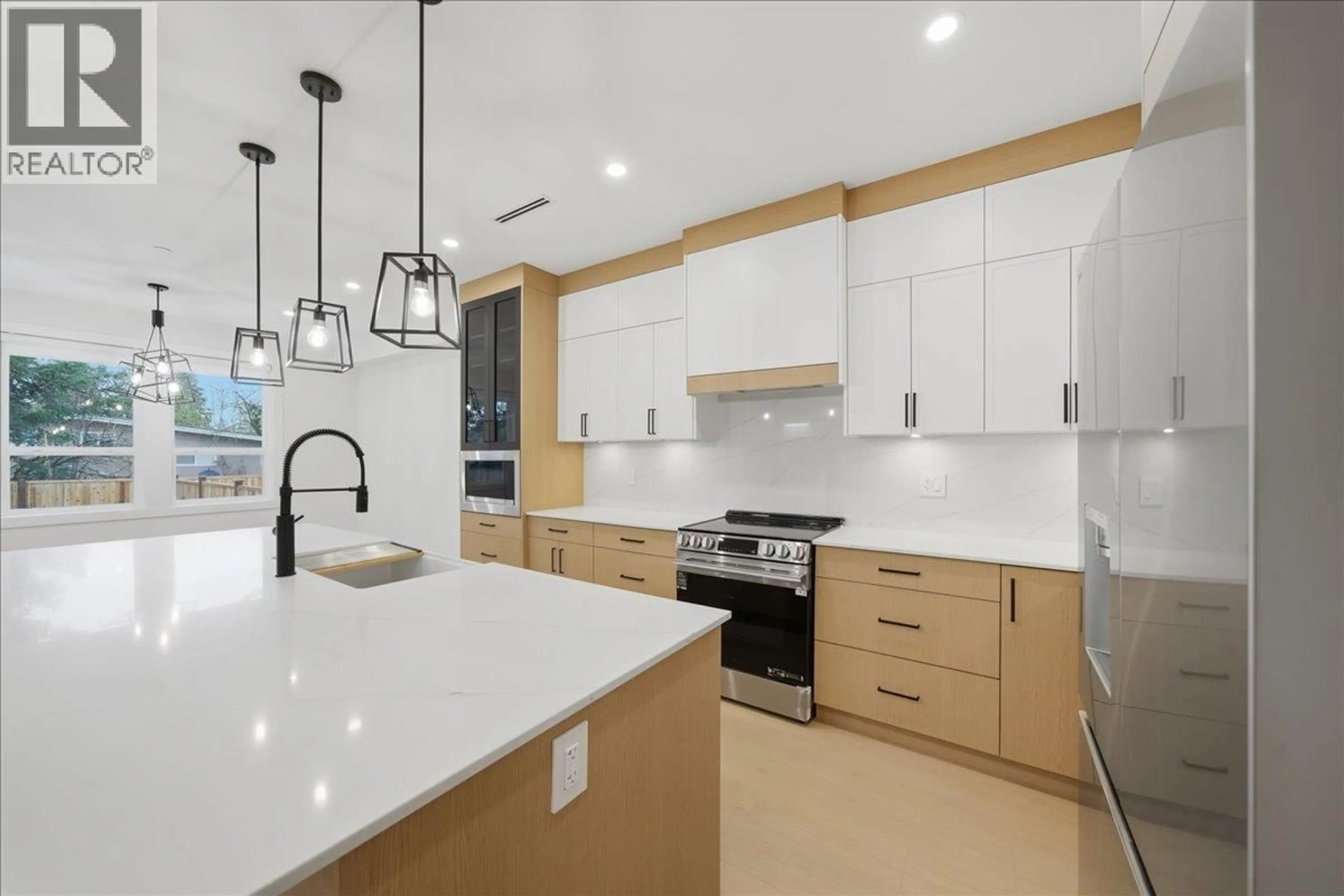 Open concept kitchen, ceramic/tile floor for #1 - 12050 YORK STREET, Maple Ridge British Columbia V2X5R9