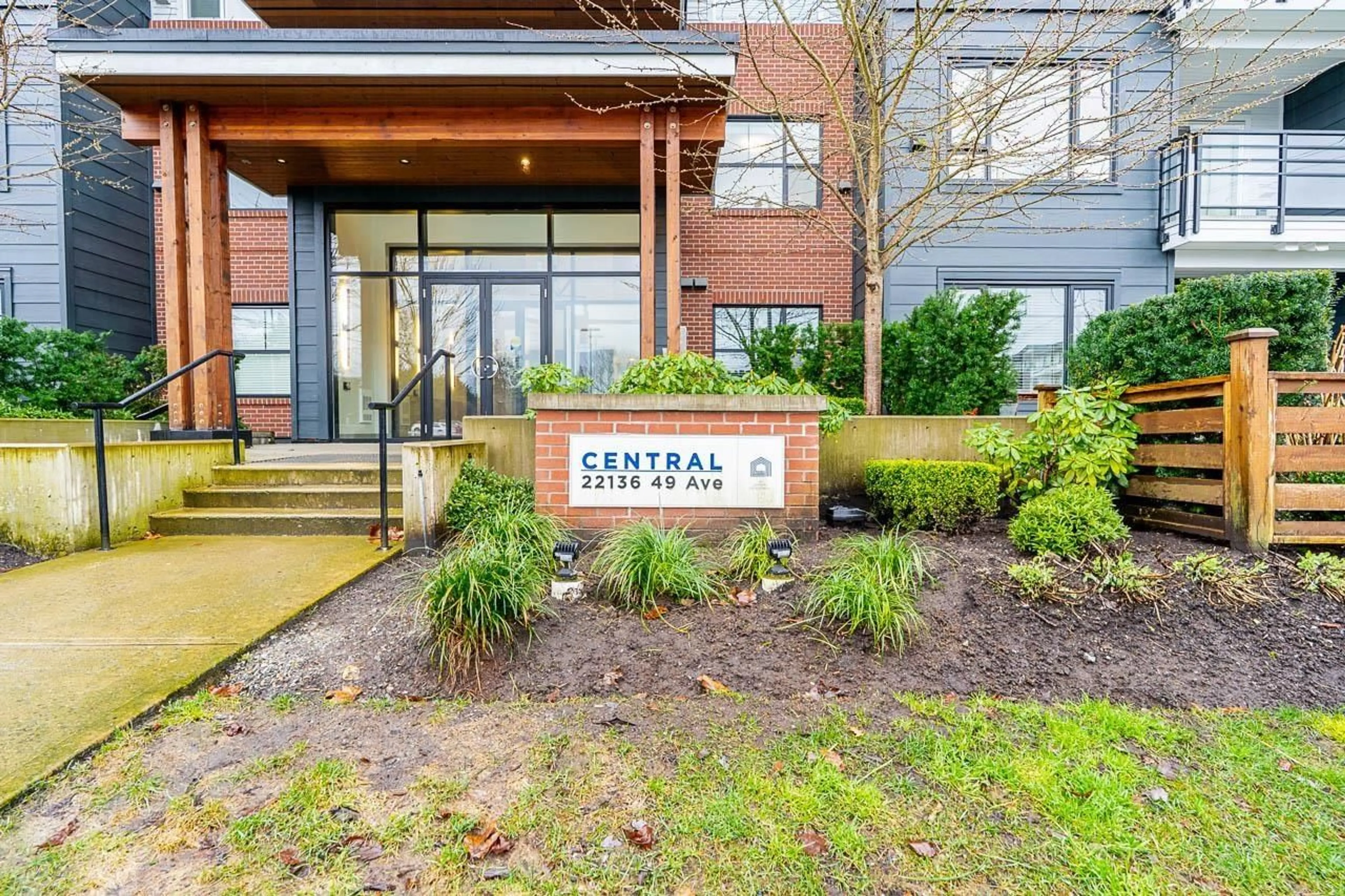 Indoor entryway for 204 - 22136 49 AVENUE, Langley British Columbia V3A0M8