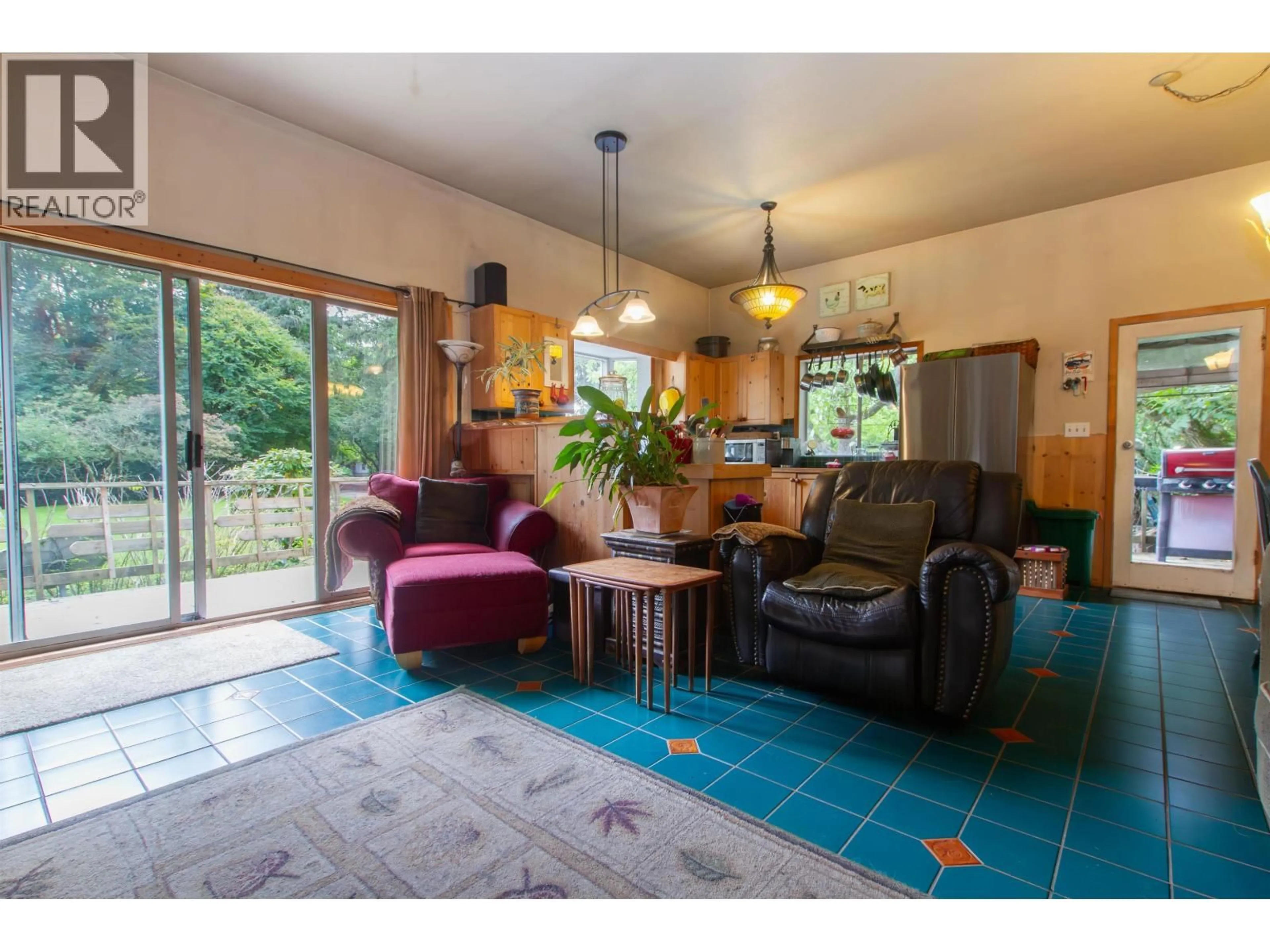 Living room with furniture, unknown for 1020 FINCH DRIVE, Squamish British Columbia V8B0C2