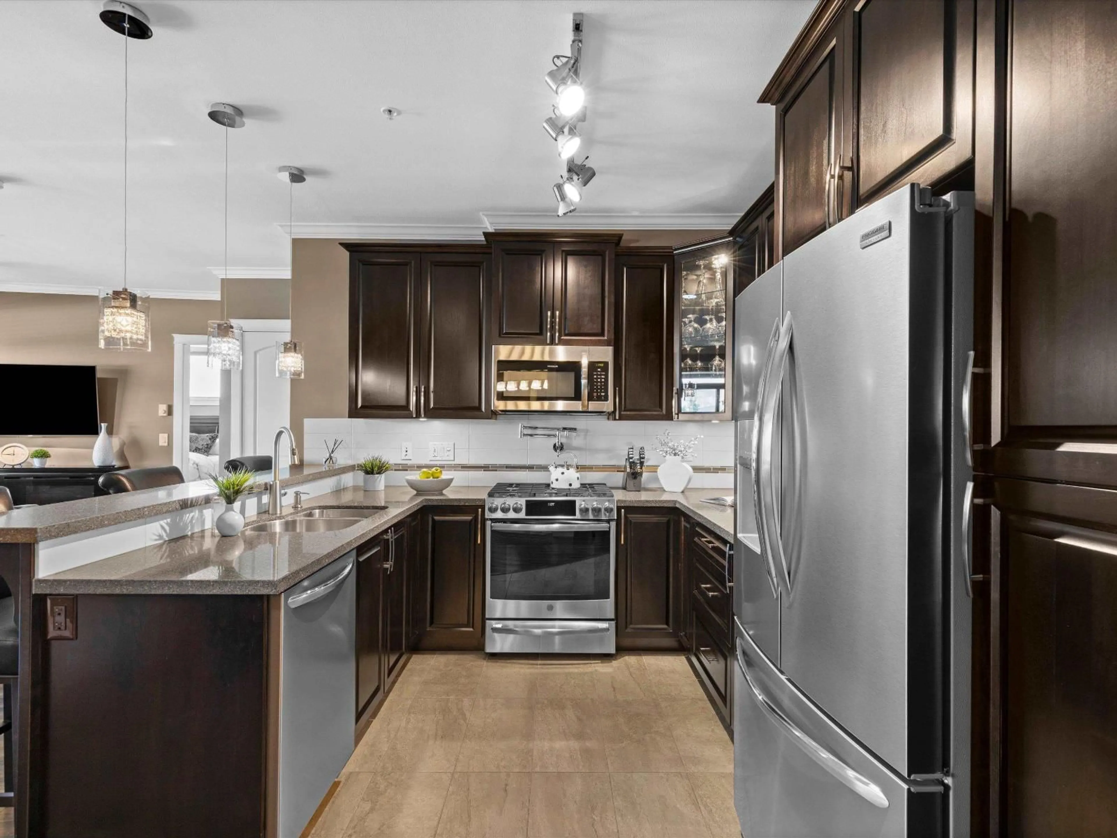 Open concept kitchen, unknown for 514 - 32445 SIMON AVENUE, Abbotsford British Columbia V2T0G7