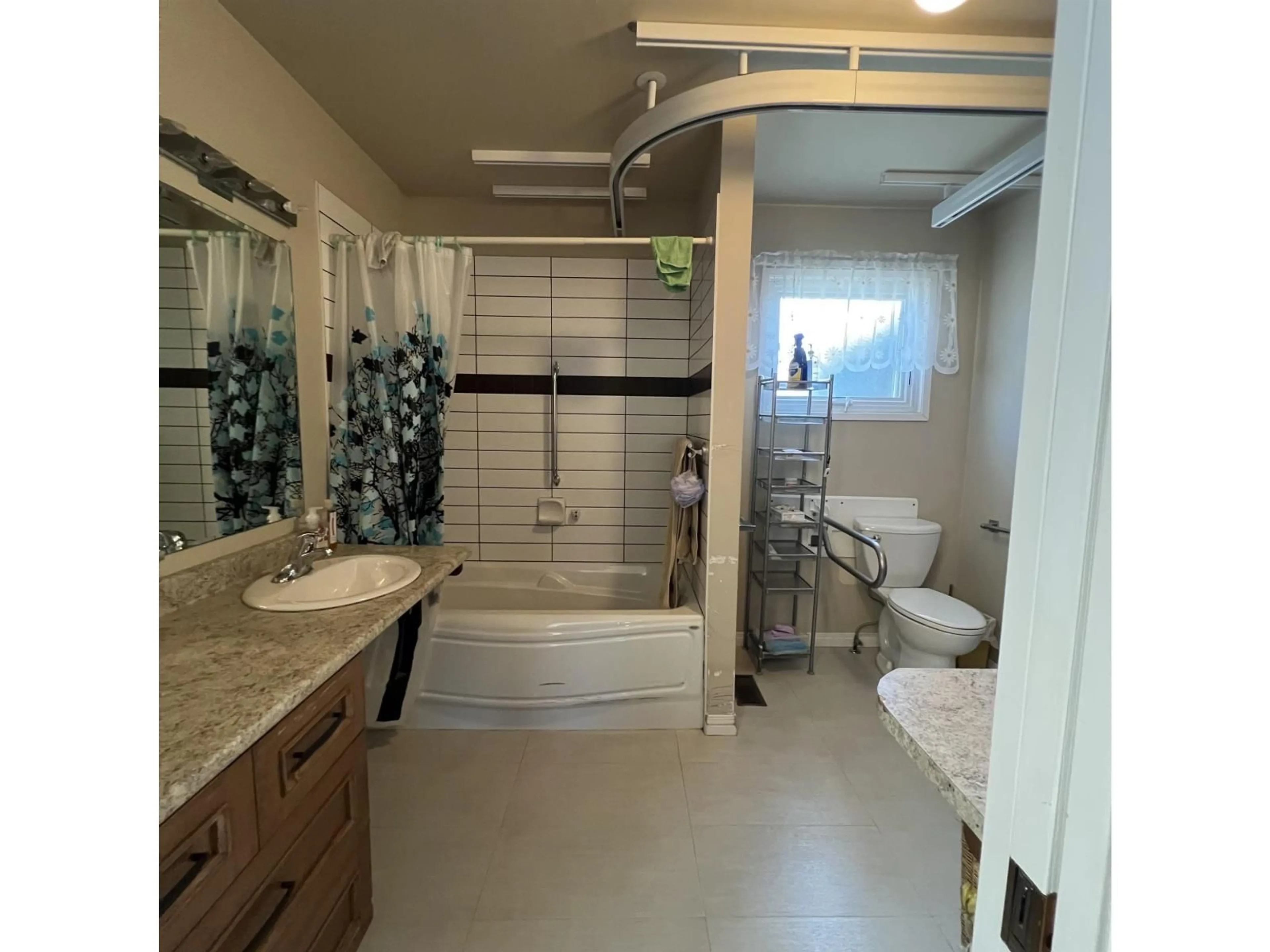 Standard bathroom, ceramic/tile floor for 2344 BEAVER STREET, Abbotsford British Columbia V2T3E1