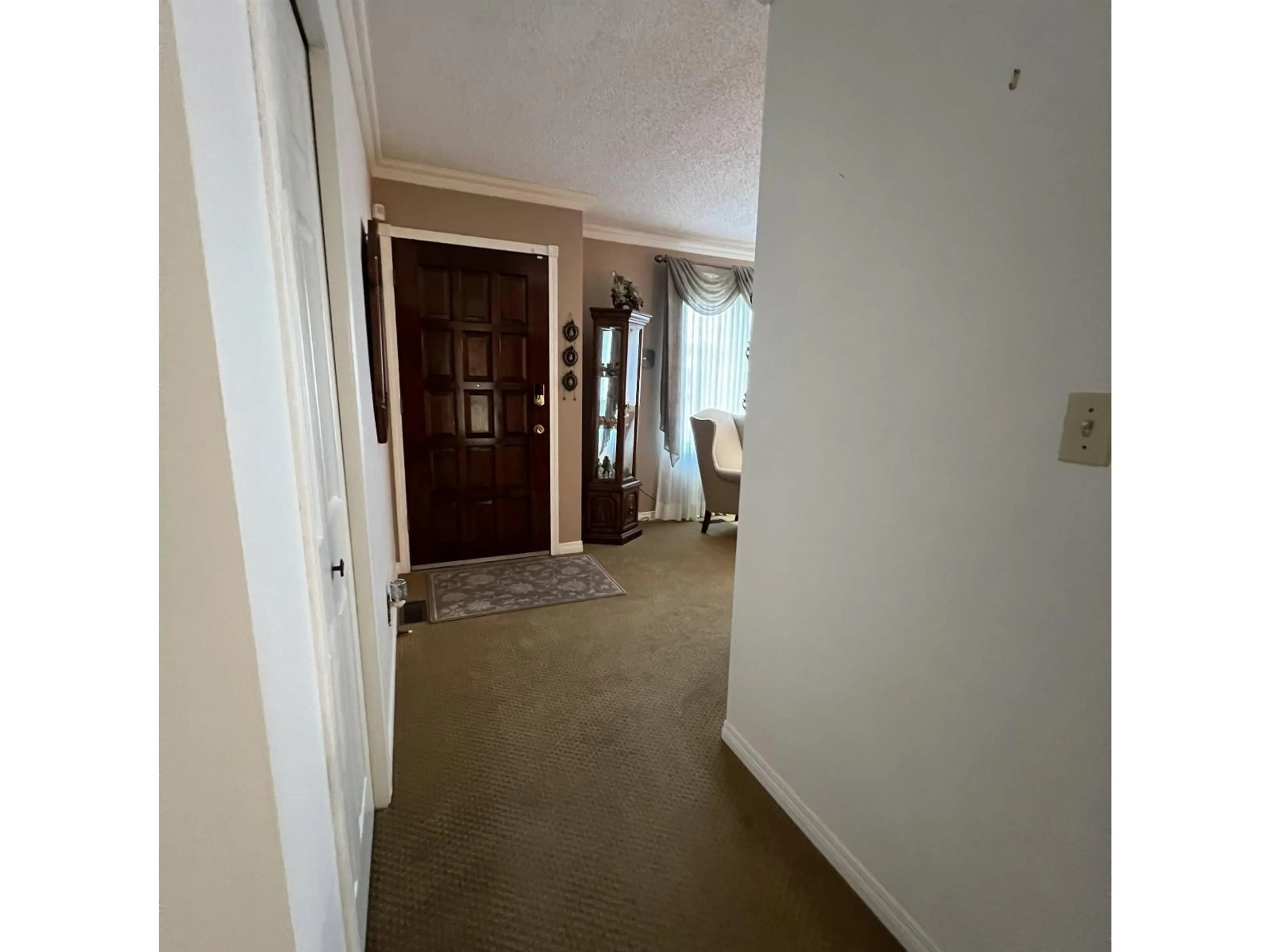 Indoor foyer for 2344 BEAVER STREET, Abbotsford British Columbia V2T3E1