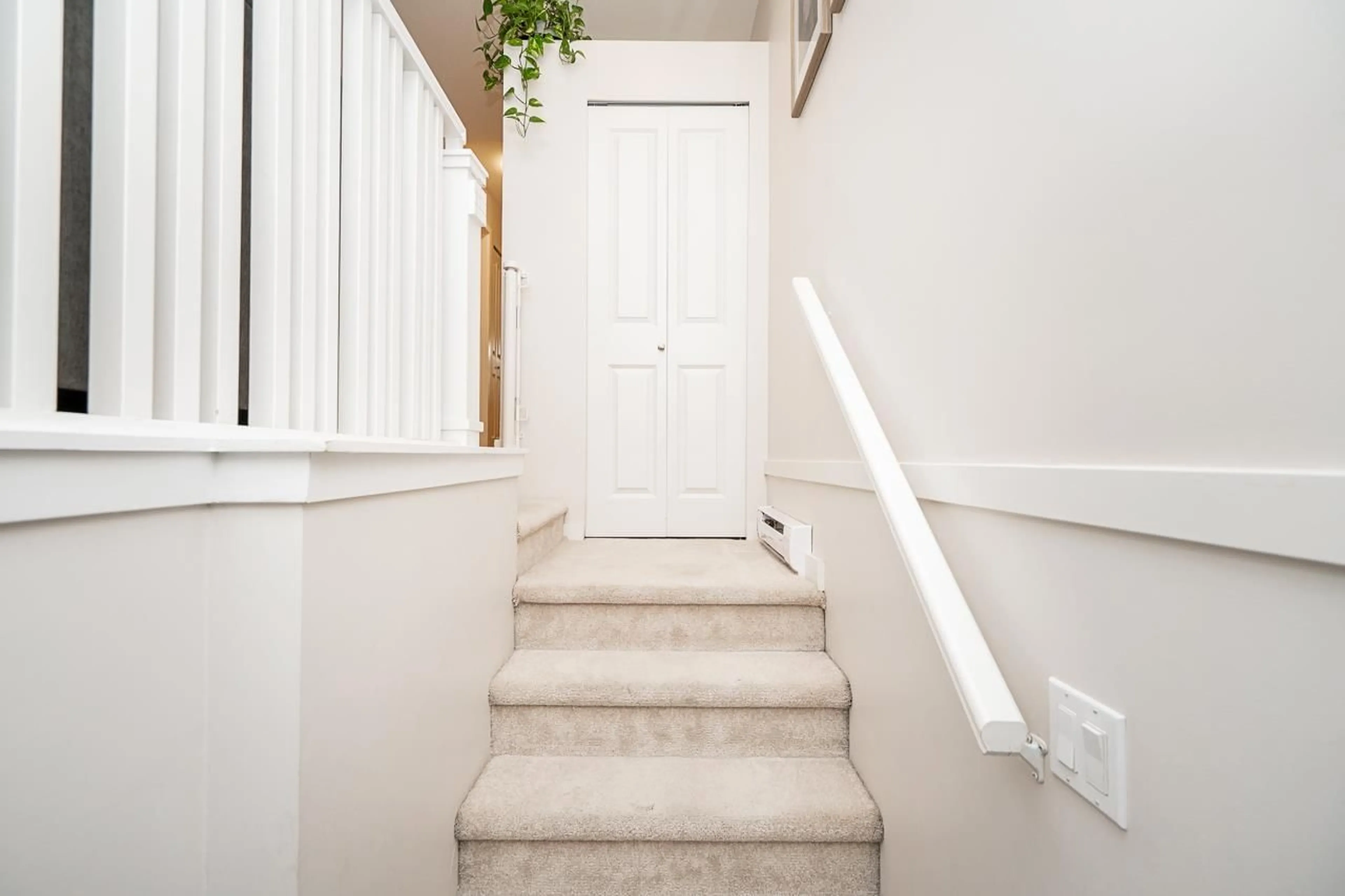 Stairs for 164 - 15168 36 AVENUE, Surrey British Columbia V3Z0Z6