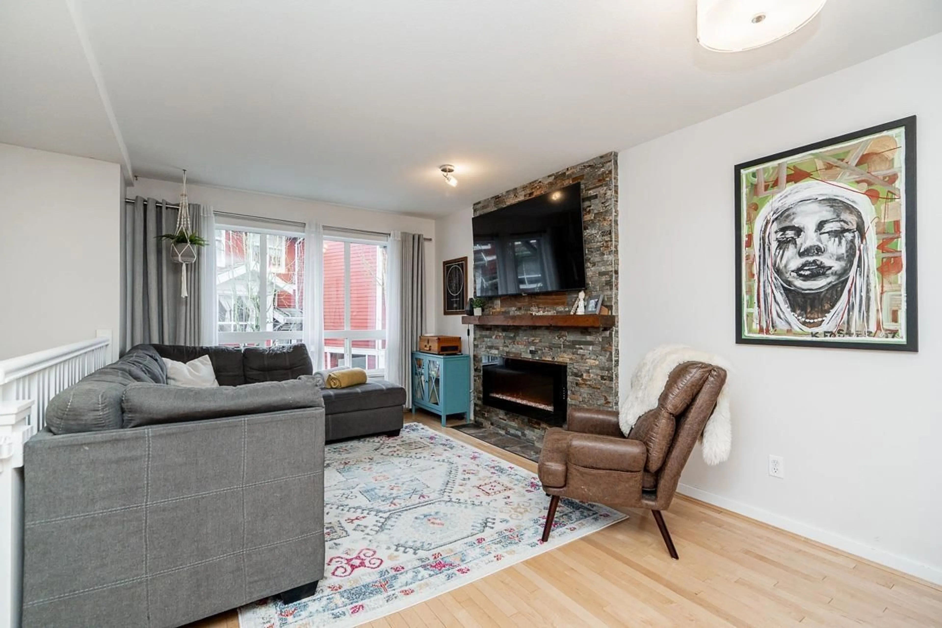 Living room with furniture, wood/laminate floor for 164 - 15168 36 AVENUE, Surrey British Columbia V3Z0Z6