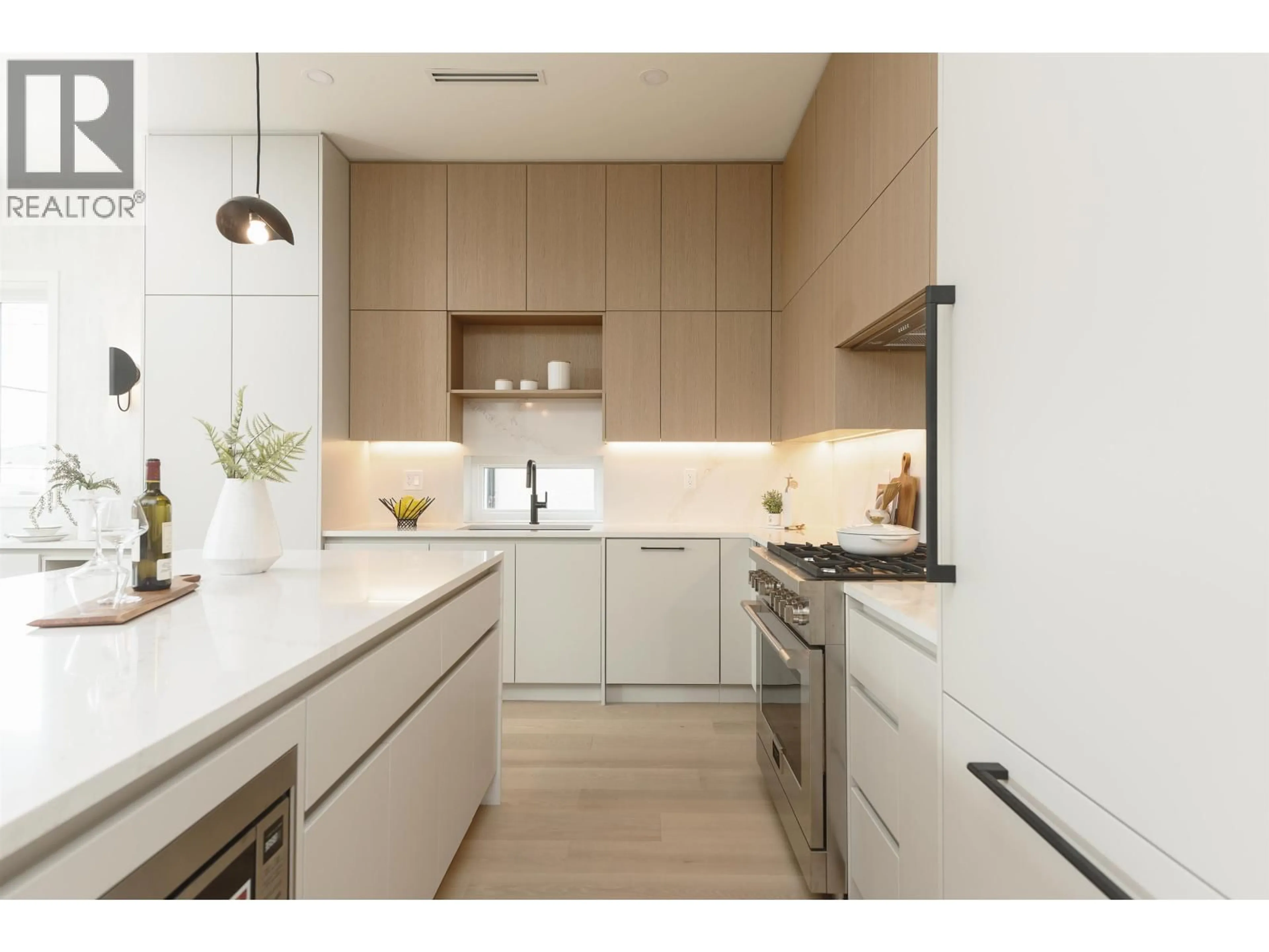 Contemporary kitchen, unknown for 2 - 735 10TH AVENUE, Vancouver British Columbia V5T2A8