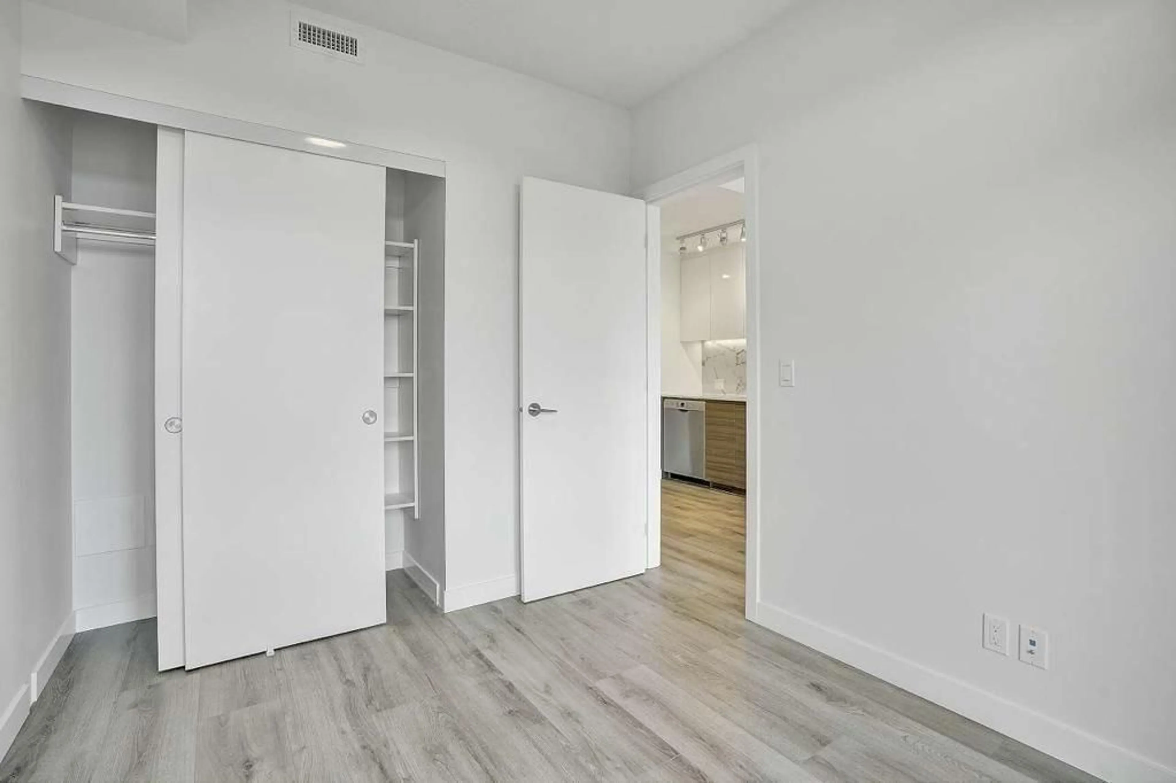 Unknown for 1202 - 10626 CITY PARKWAY, Surrey British Columbia V3S0V1