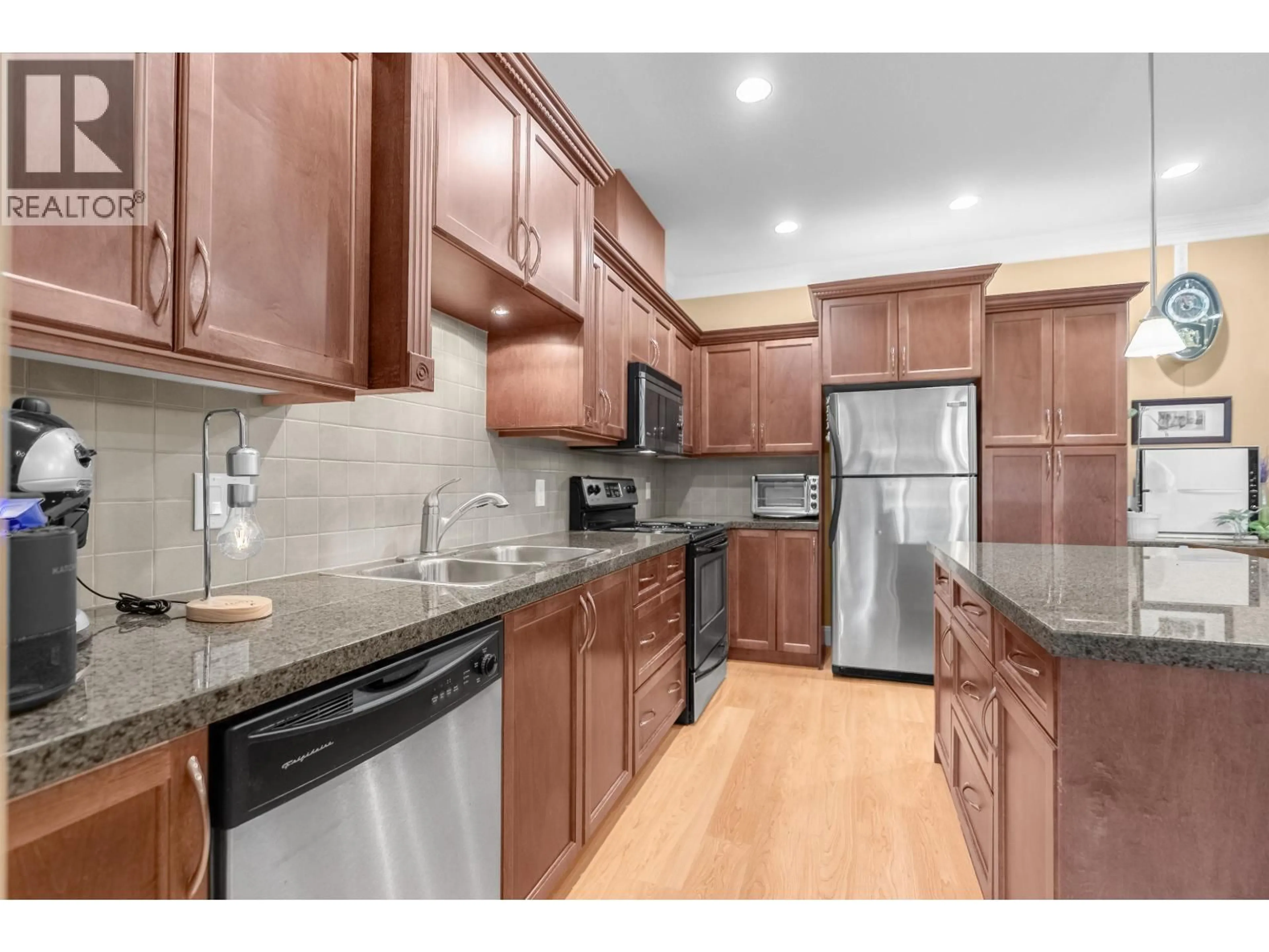 Standard kitchen, unknown for 109 - 22150 DEWDNEY TRUNK ROAD, Maple Ridge British Columbia V2X3H6