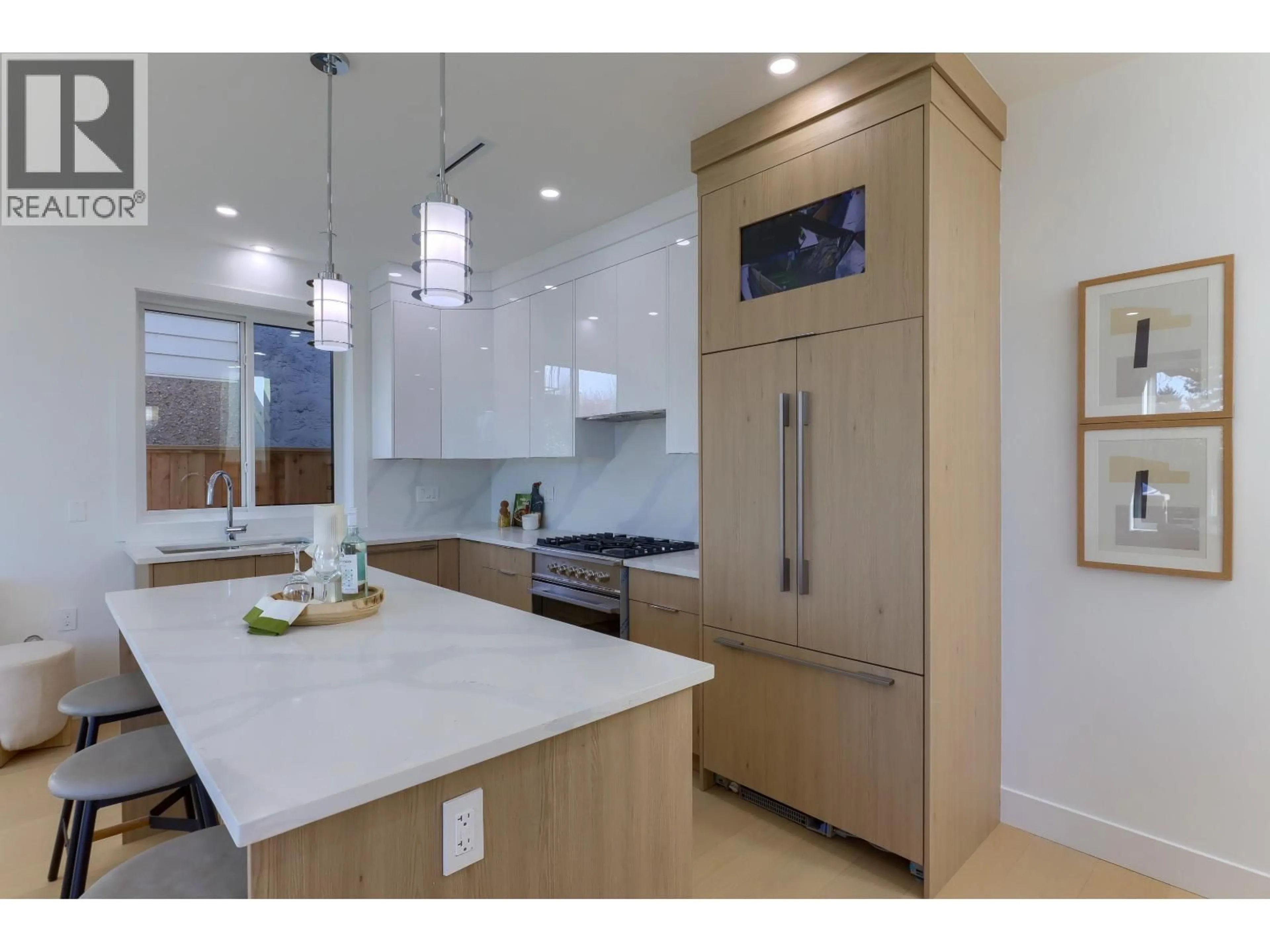 Contemporary kitchen, ceramic/tile floor for 1 - 4742 ST. CATHERINES STREET, Vancouver British Columbia V5V4M7